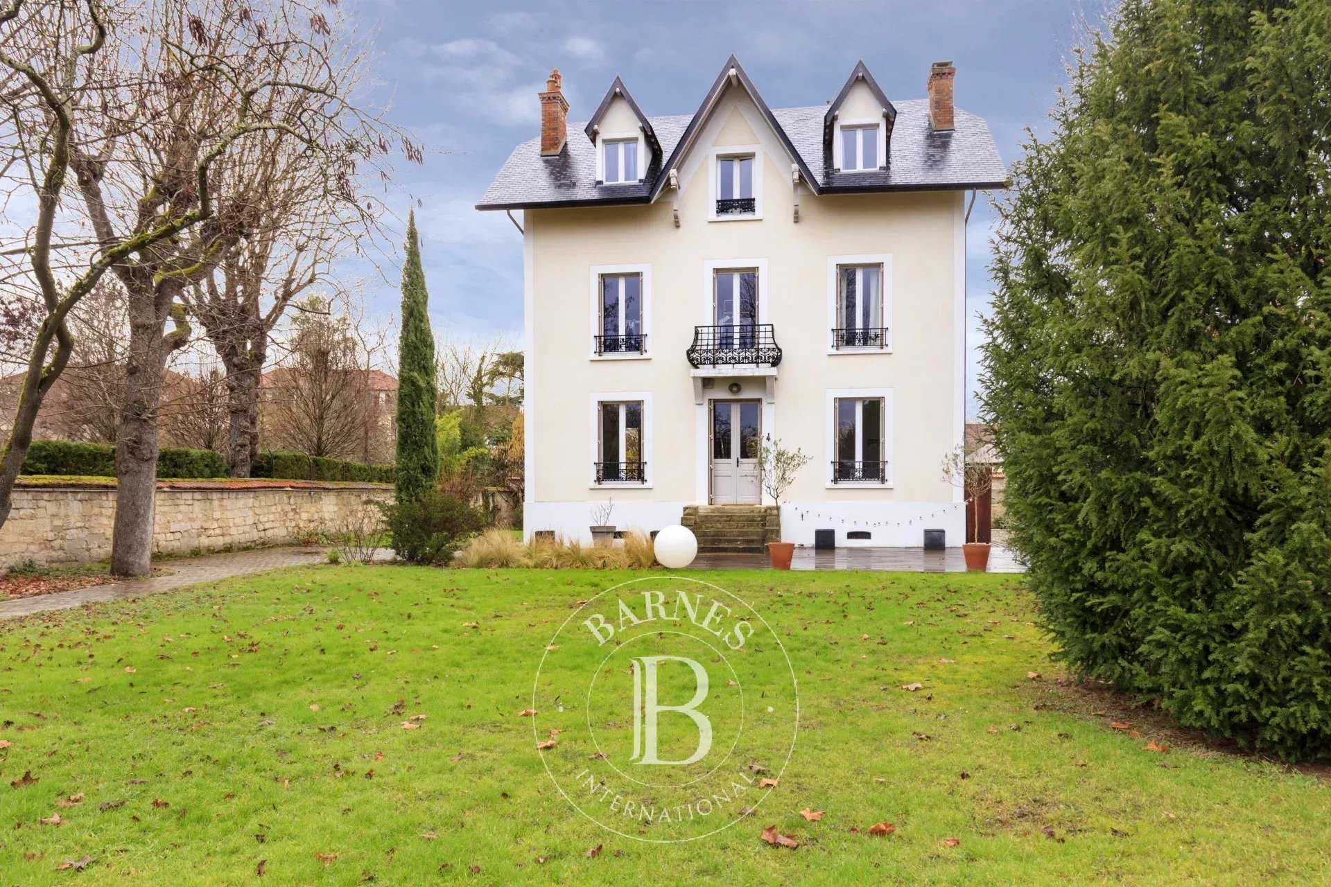 Croissy-sur-Seine  - Maison 8 Pi&egrave;ces 5 Chambres