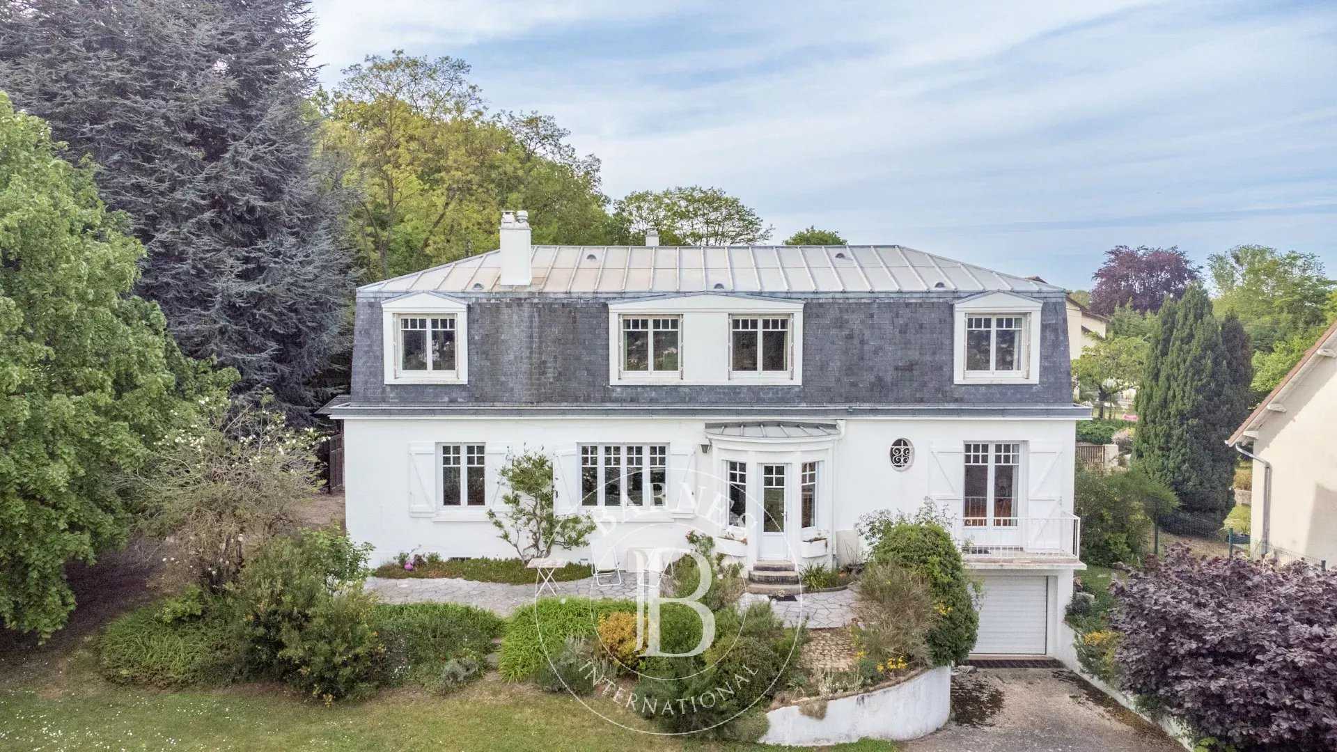 Saint-Germain-en-Laye  - Maison 8 Pi&egrave;ces 6 Chambres