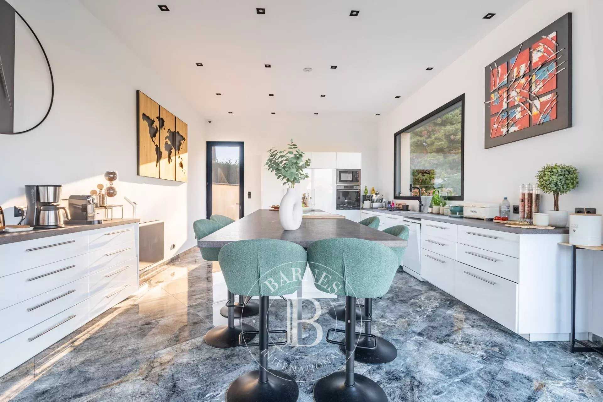 Orgeval  - House 5 Bedrooms