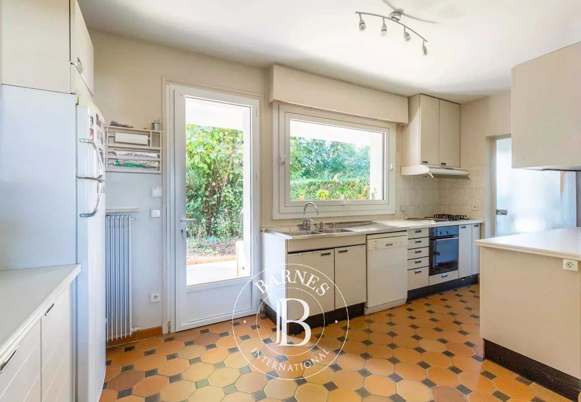 Le Pecq  - Maison 9 Pièces 5 Chambres