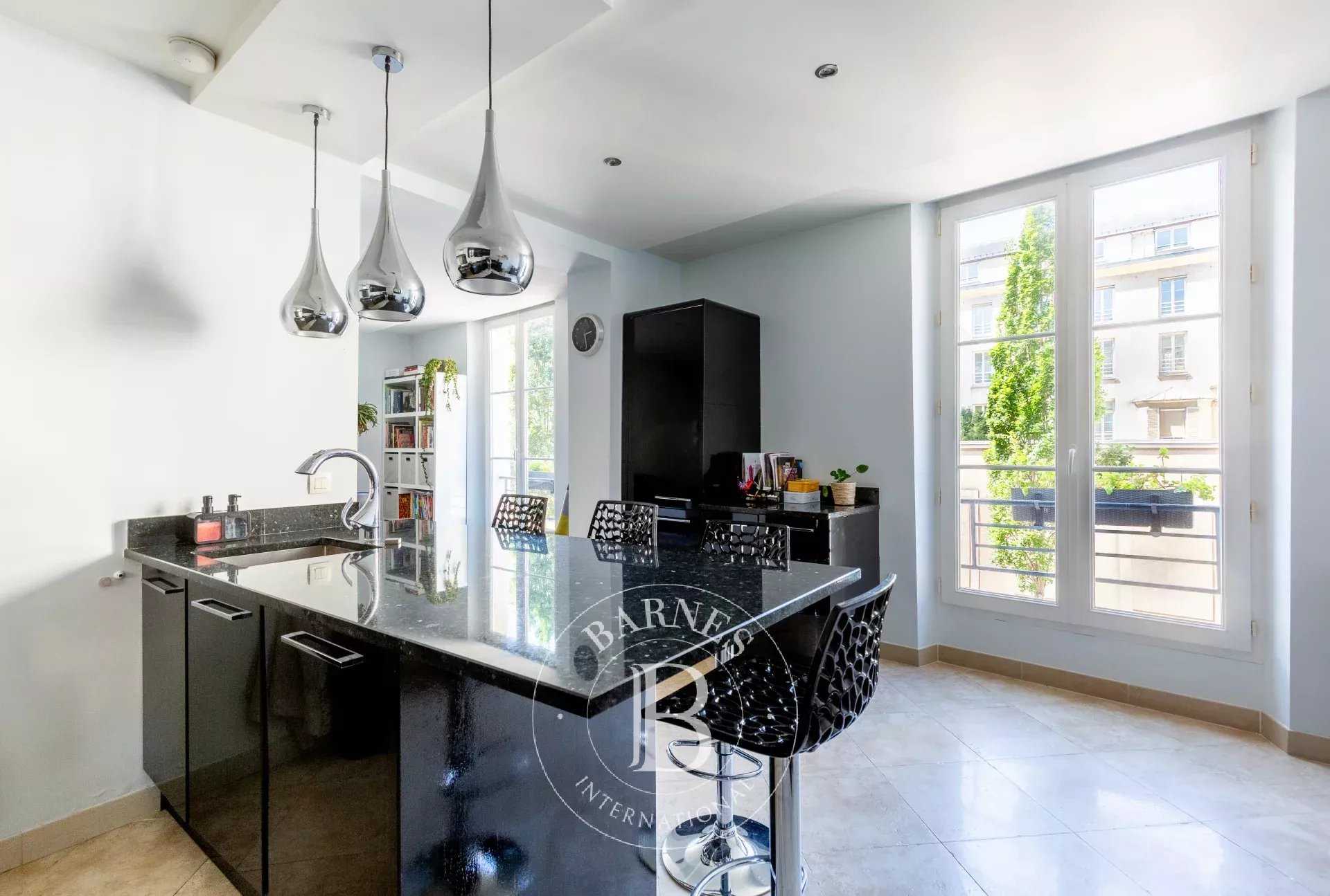 Saint-Germain-en-Laye  - Appartement 5 Pièces 2 Chambres