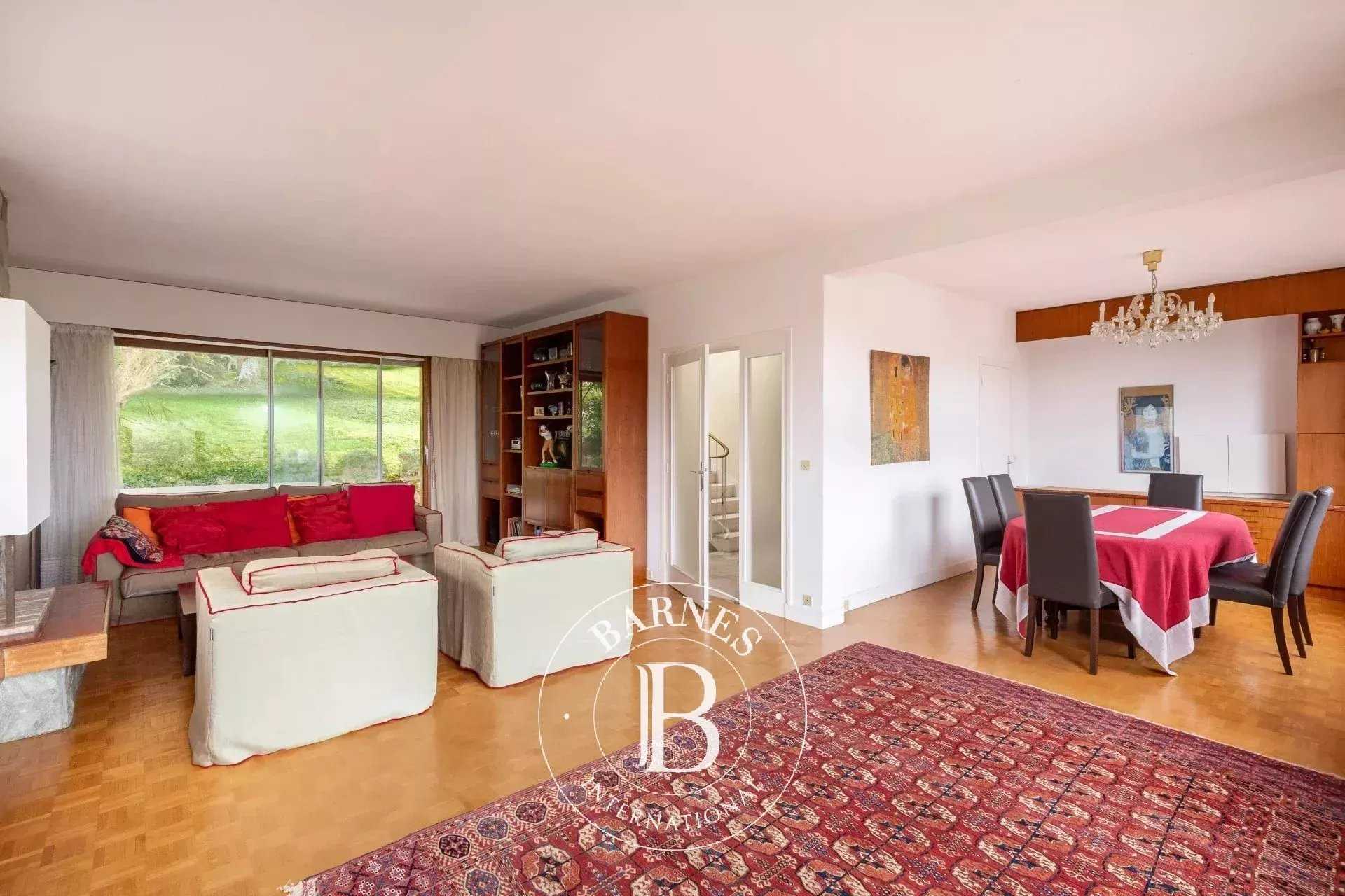 Saint-Germain-en-Laye  - House 6 Bedrooms