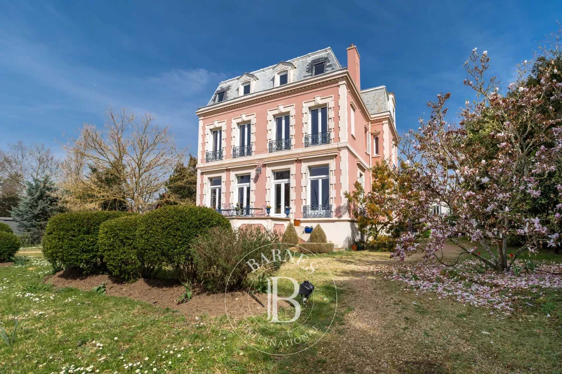 Property Croissy-sur-Seine  -  ref 84343006 (picture 1)