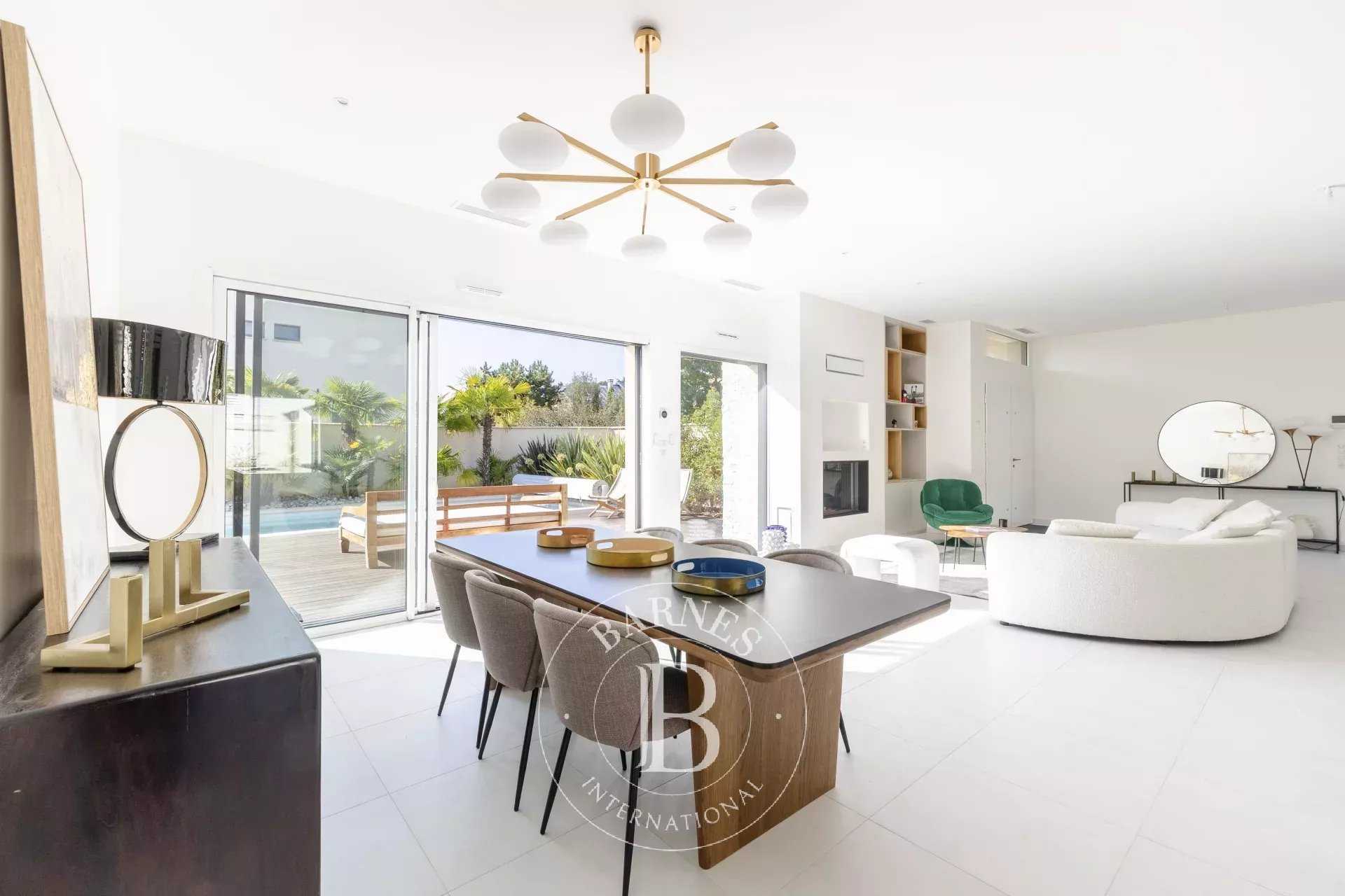 Villa Croissy-sur-Seine  -  ref 84055629 (picture 1)