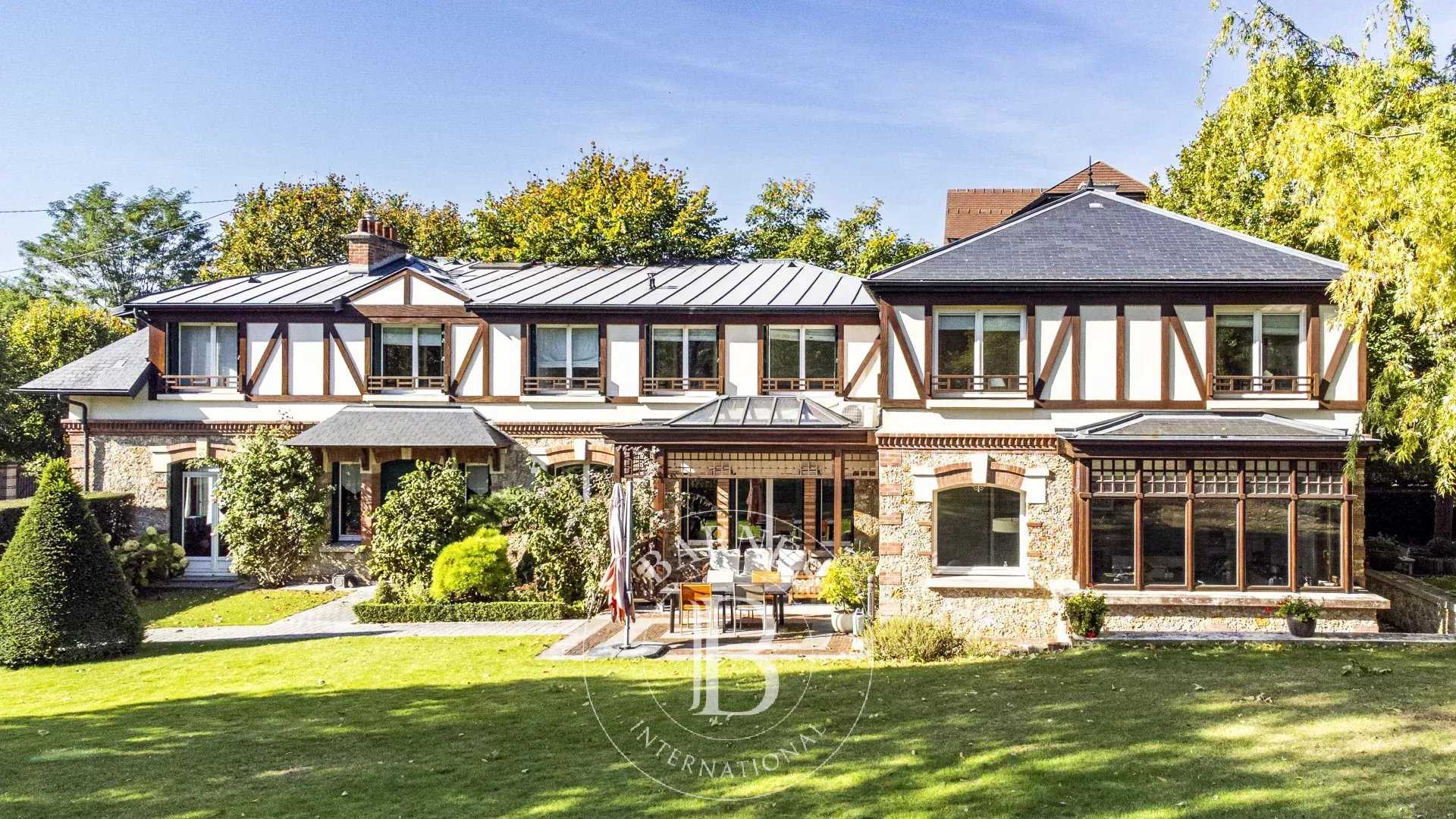 Le Vésinet  - Maison 8 Pi&egrave;ces 5 Chambres