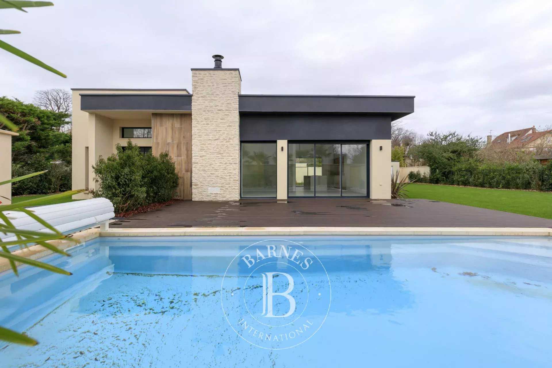 Villa Croissy-sur-Seine  -  ref 84055629 (picture 1)