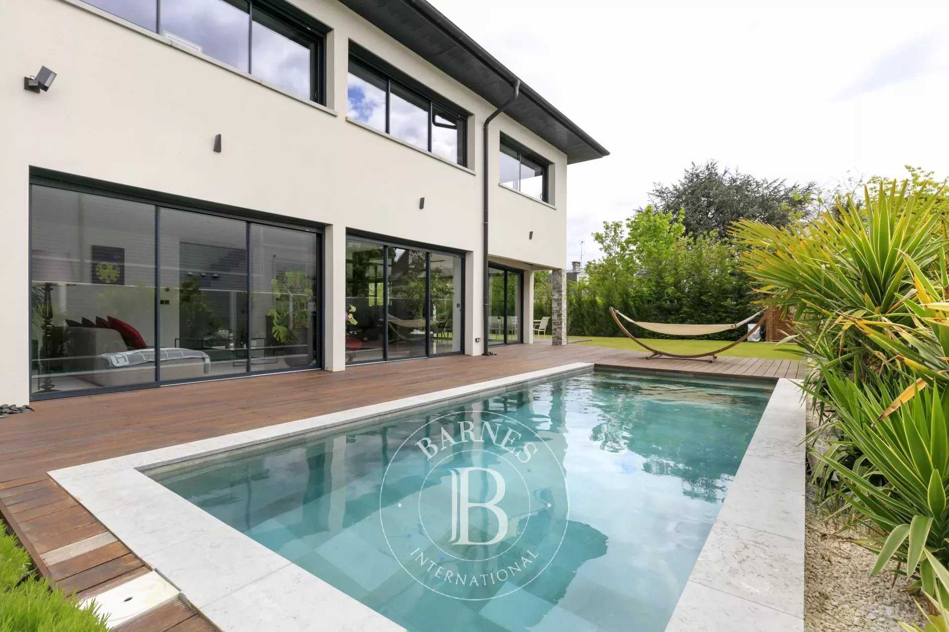 Villa Croissy-sur-Seine  -  ref 84425749 (picture 1)