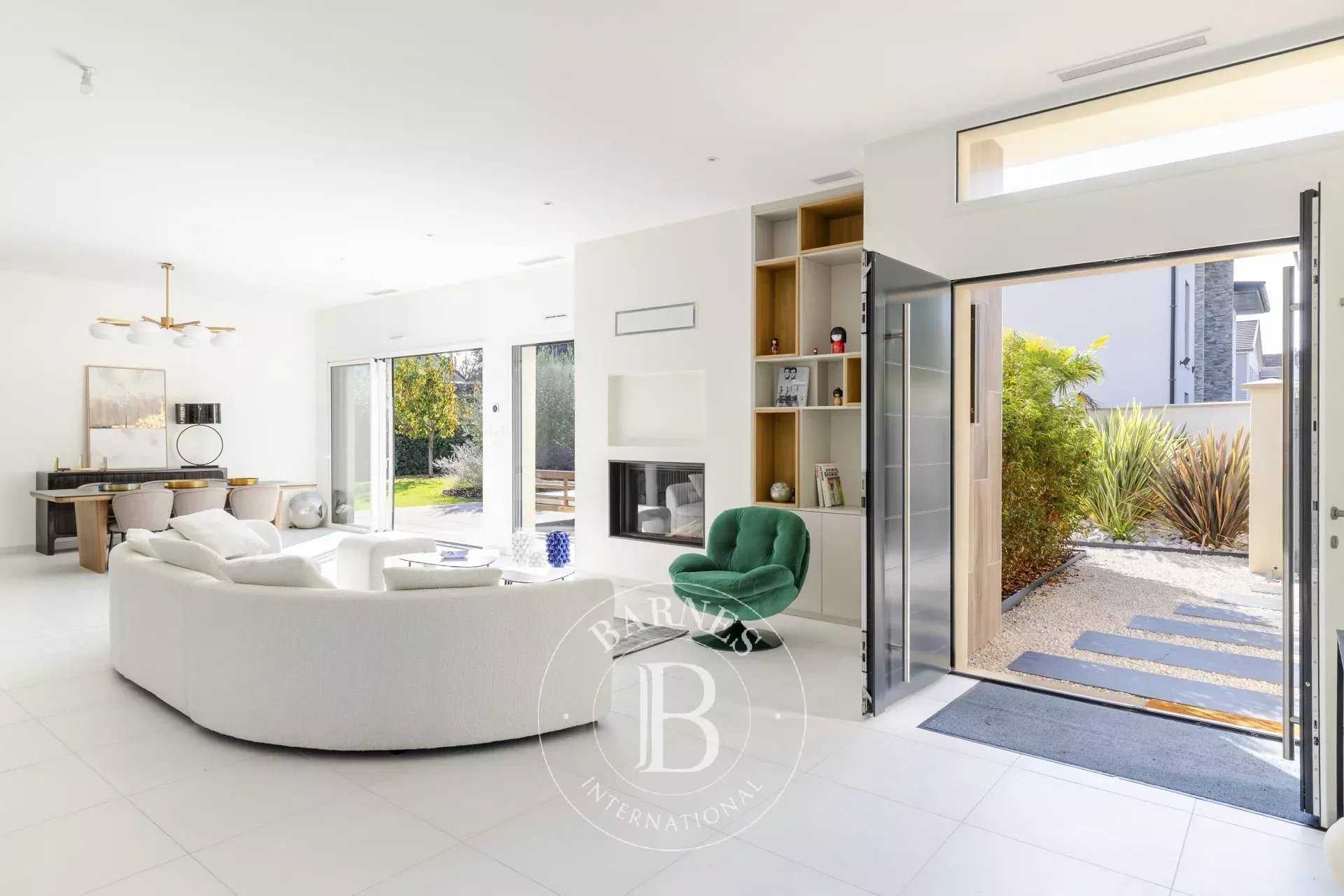 Villa Croissy-sur-Seine  -  ref 84055629 (picture 2)