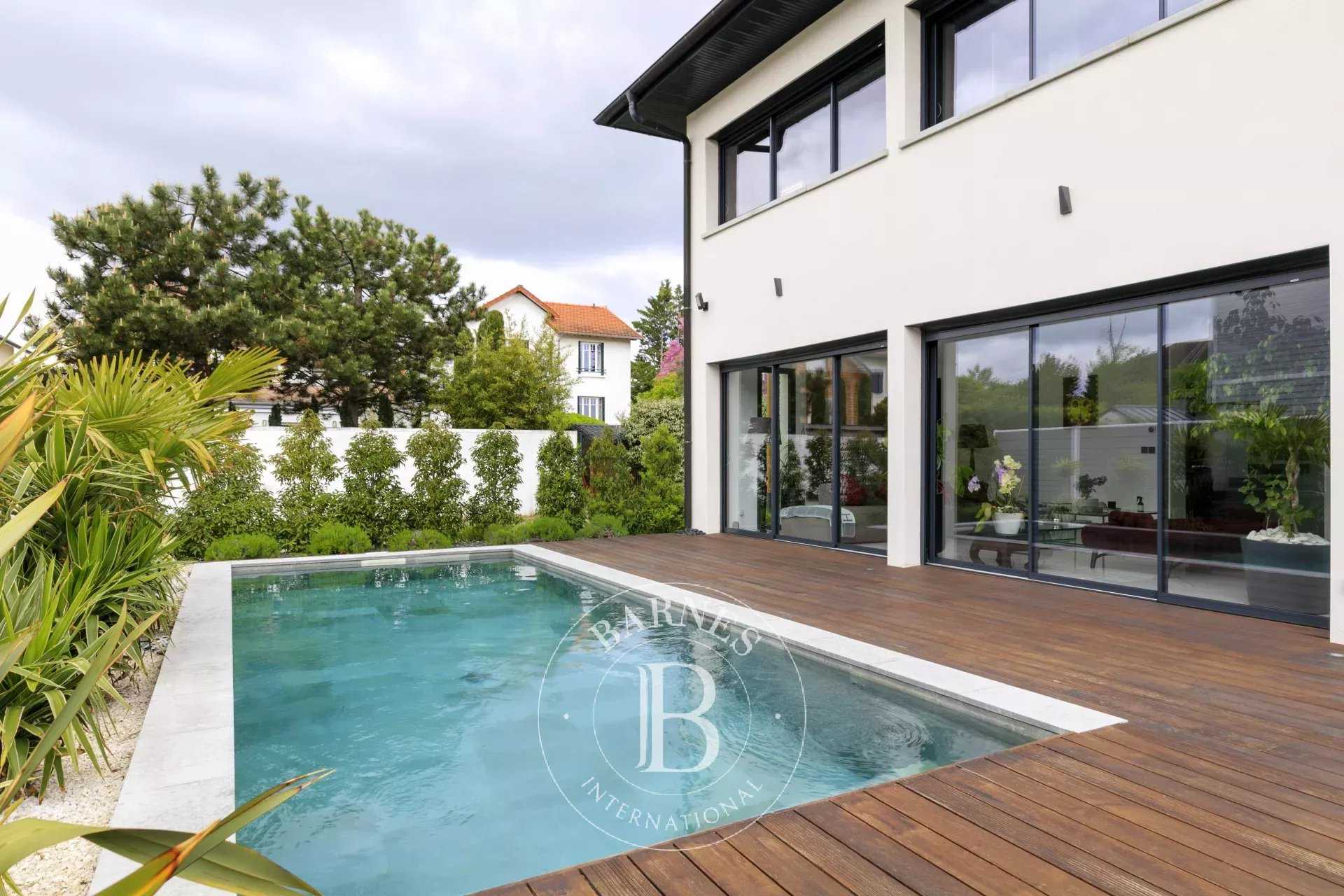 Villa Croissy-sur-Seine  -  ref 84425749 (picture 1)