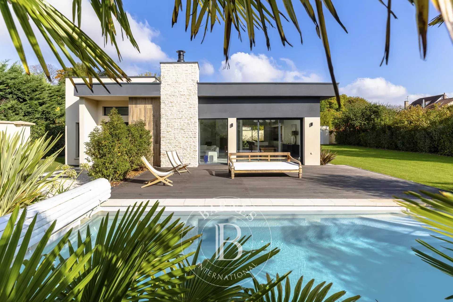 Villa Croissy-sur-Seine  -  ref 84055629 (picture 1)