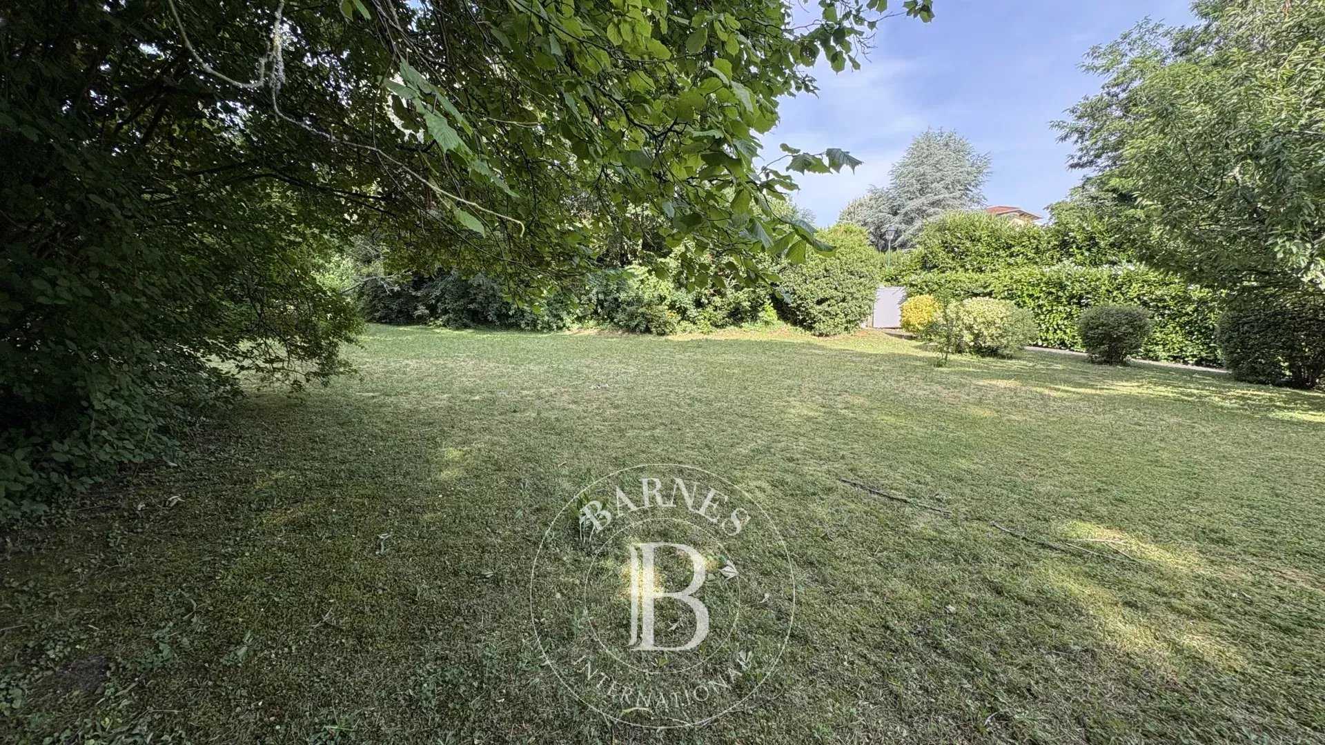 Terrain constructible Saint-Germain-en-Laye  -  ref 85993283 (picture 1)