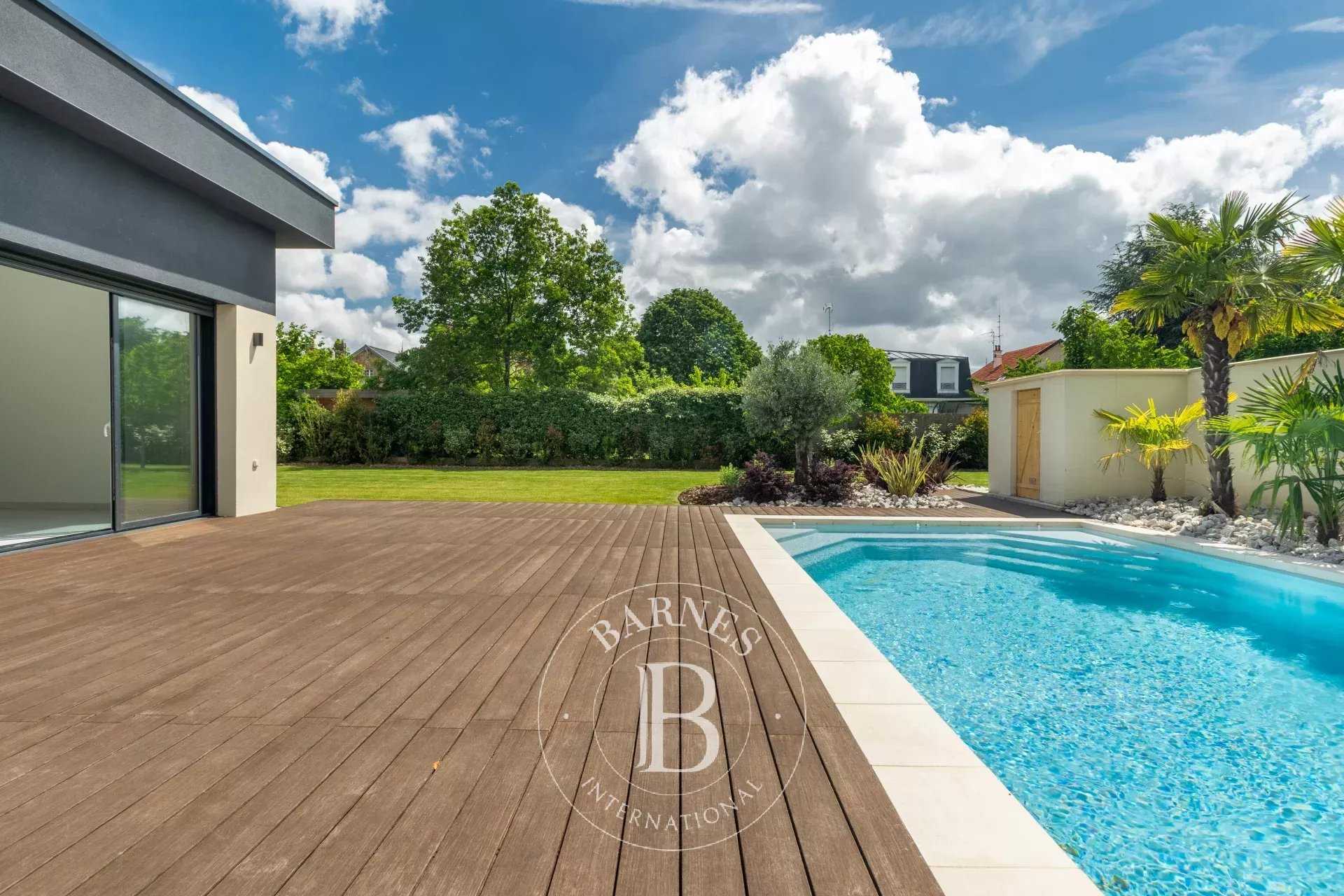 Villa Croissy-sur-Seine  -  ref 84055629 (picture 2)