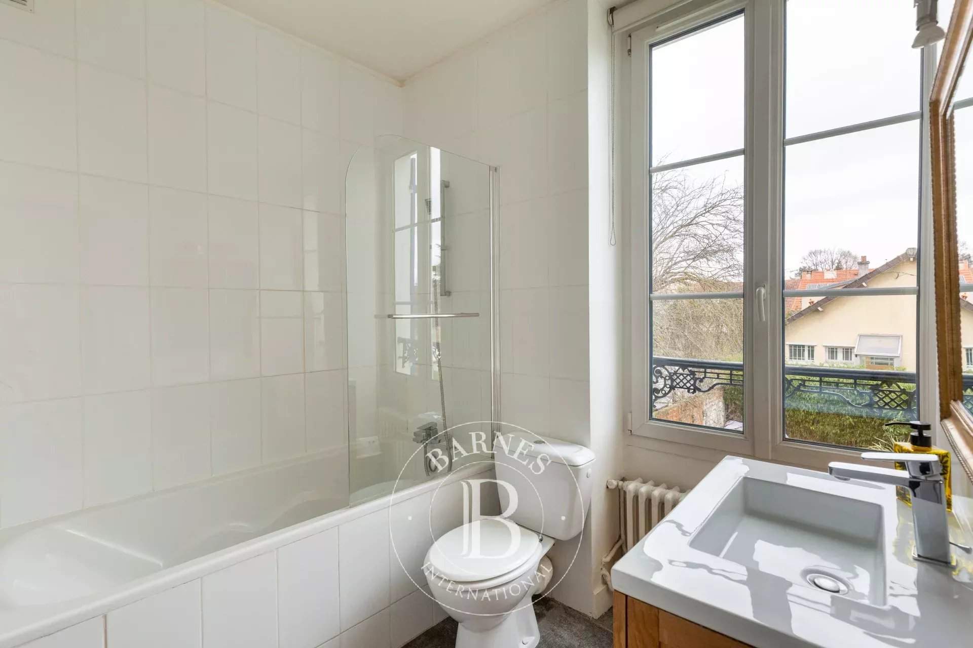 Le Mesnil-le-Roi  - House 5 Bedrooms - picture 10