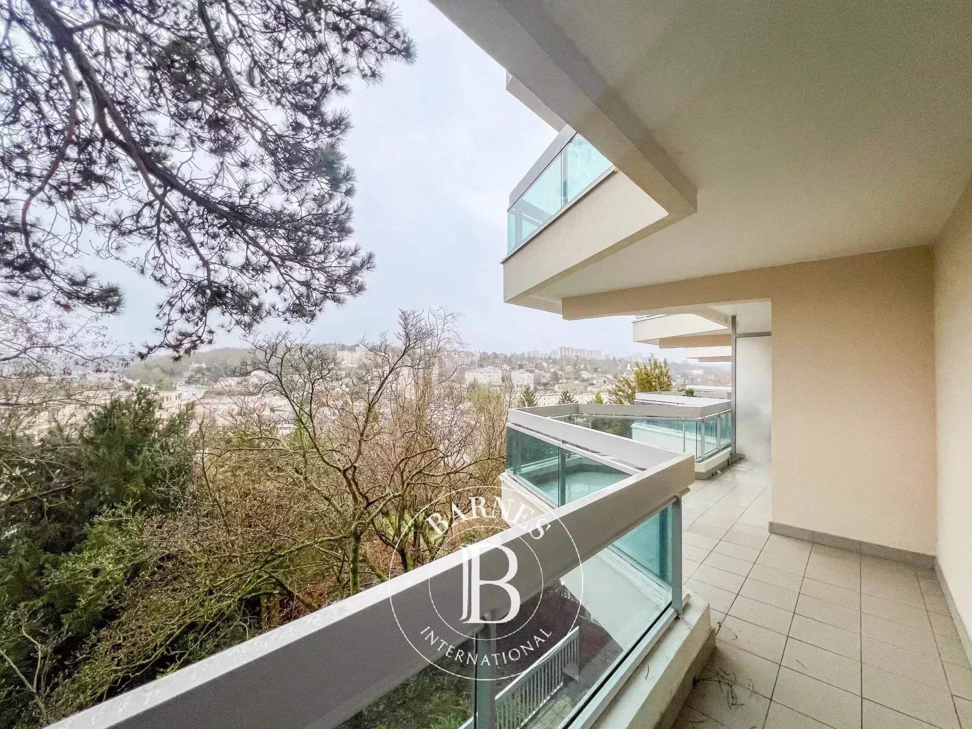 Saint-Germain-en-Laye  - Apartment 3 Bedrooms - picture 1