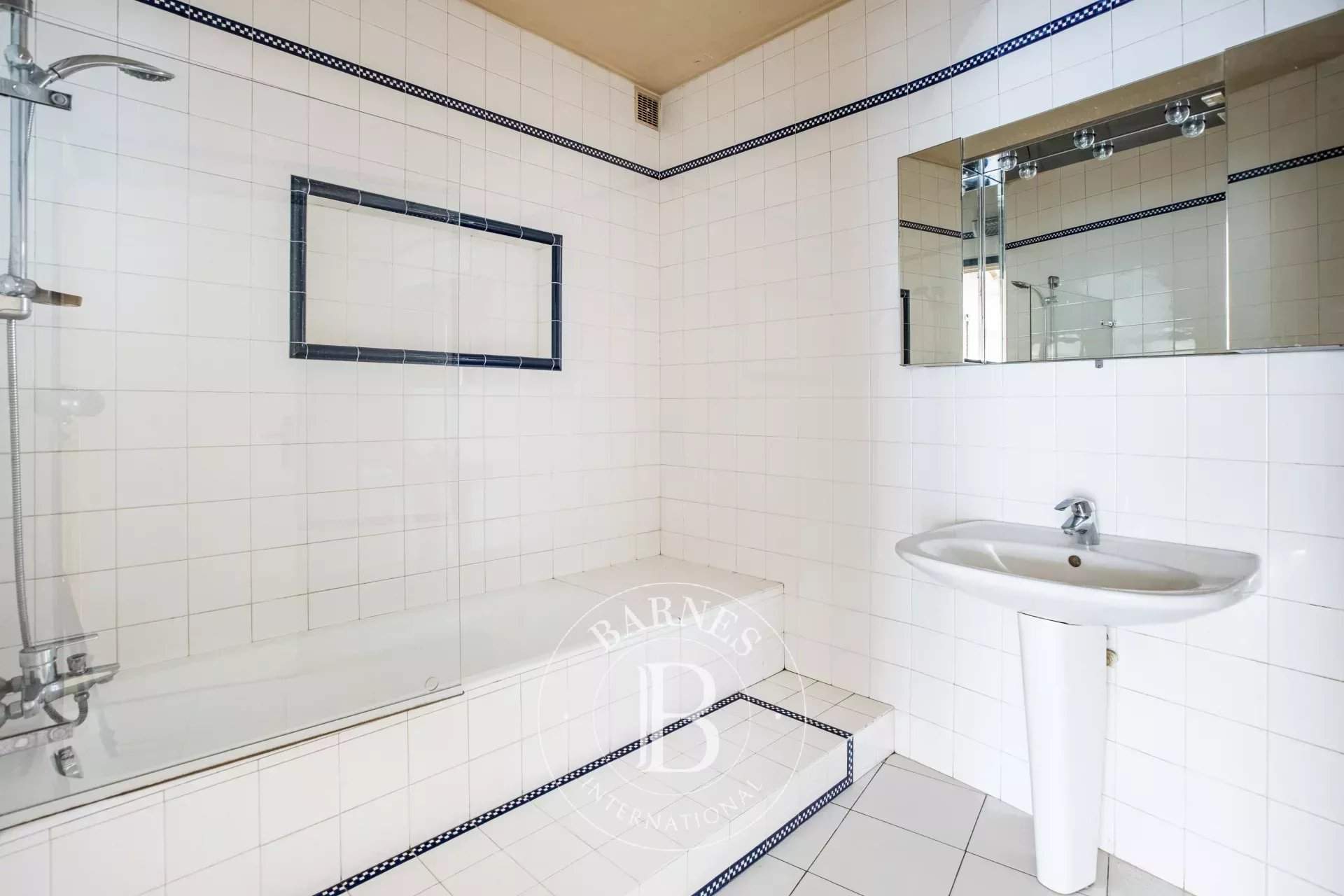 Saint-Germain-en-Laye  - Appartement 6 Pièces 4 Chambres - picture 12