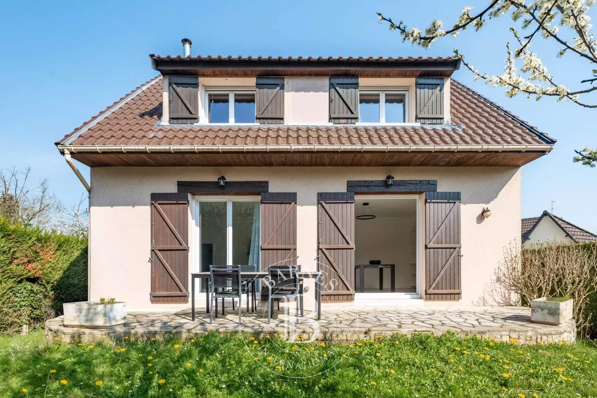 Saint-Germain-en-Laye  - Maison 6 Pi&egrave;ces 4 Chambres - picture 1