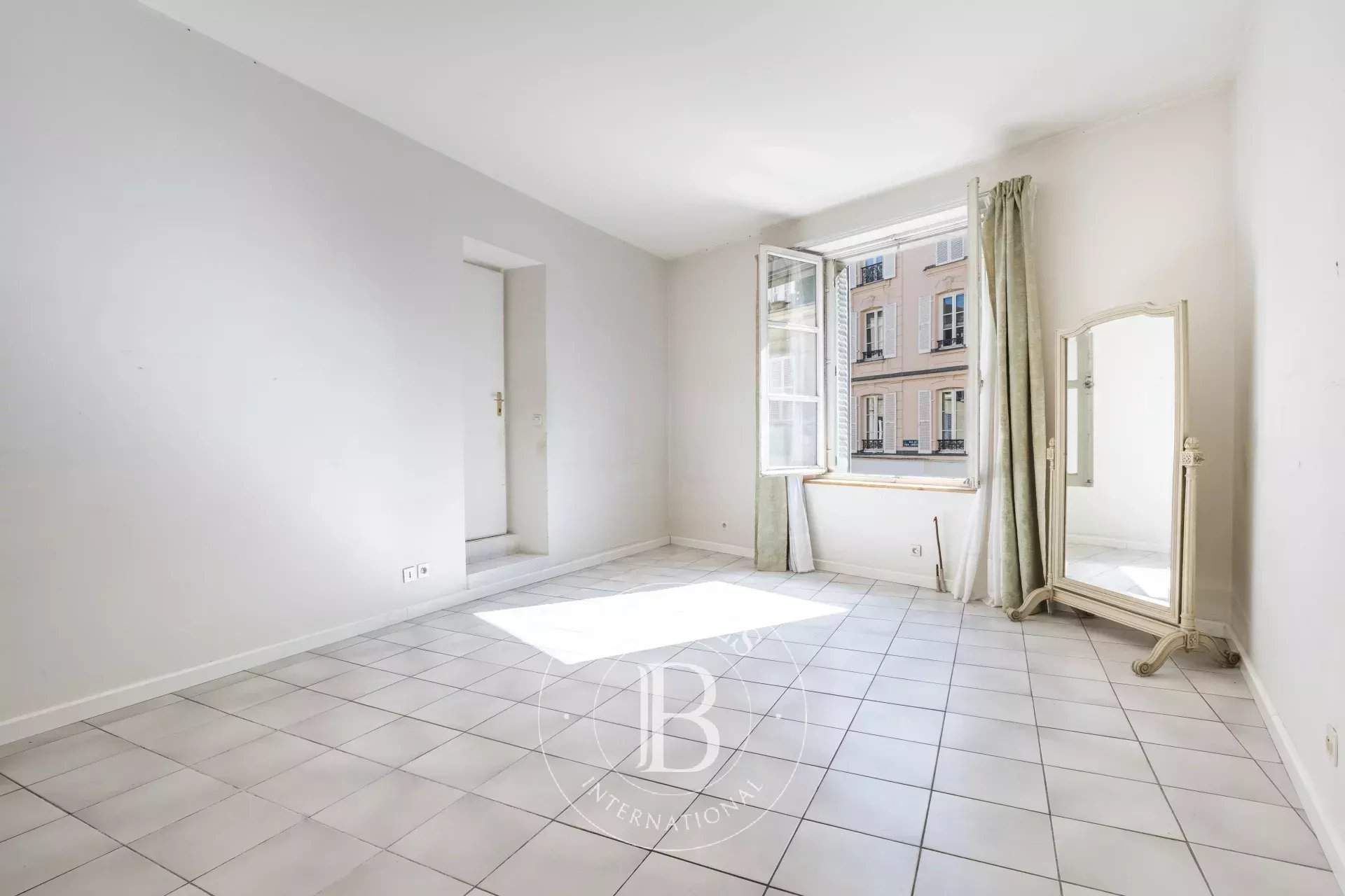 Saint-Germain-en-Laye  - Appartement 6 Pièces 4 Chambres - picture 5