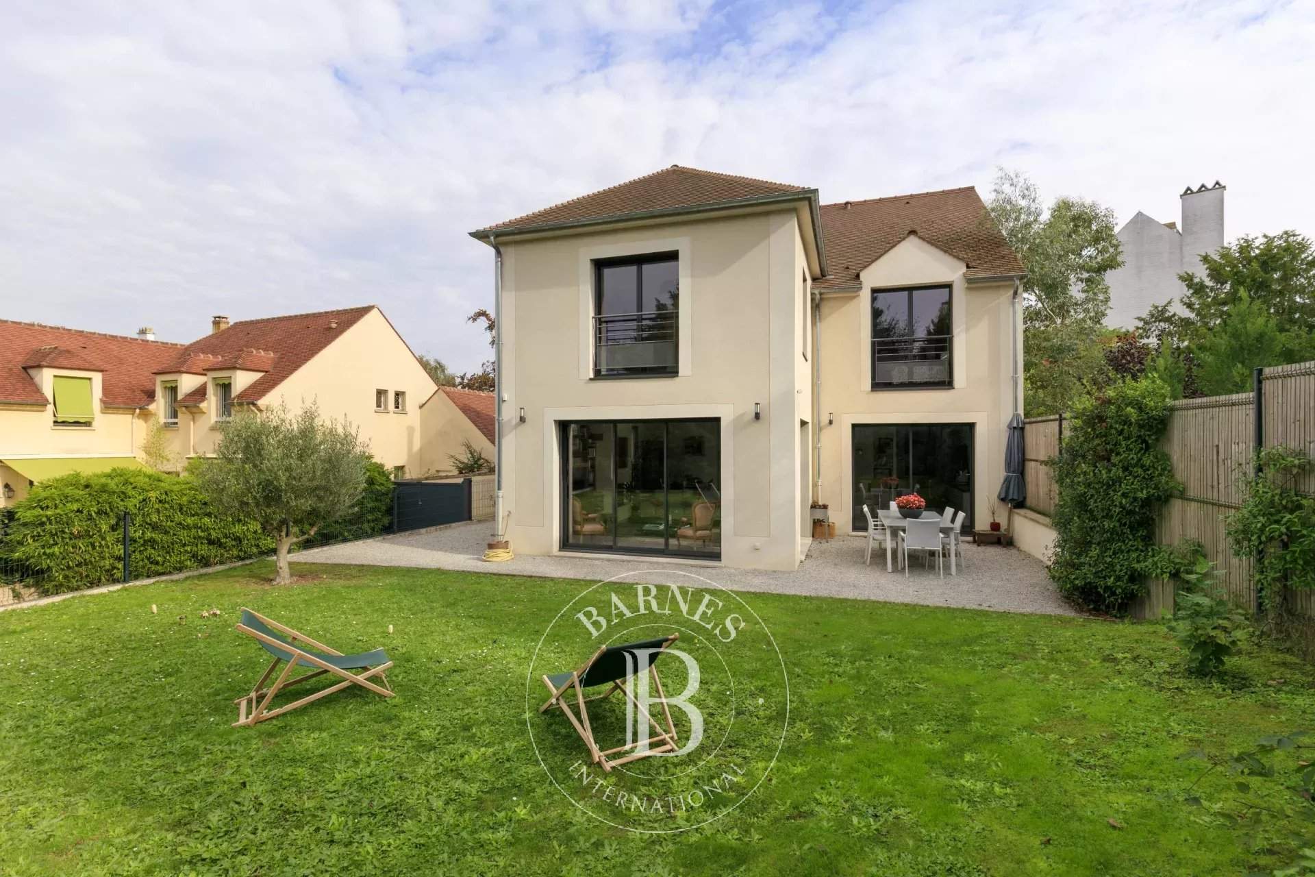 Saint-Germain-en-Laye  - House 5 Bedrooms - picture 2