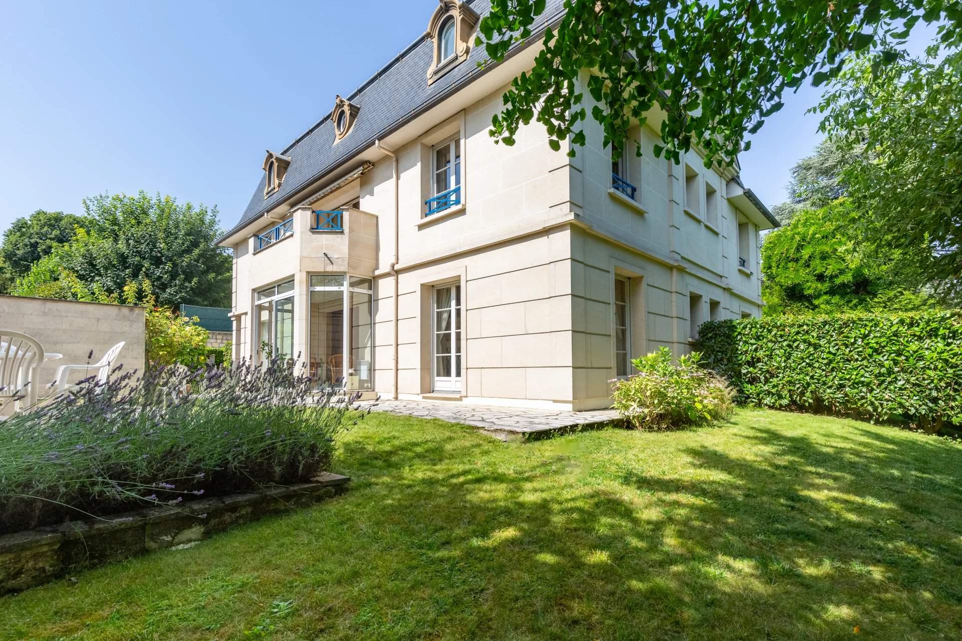 Saint-Germain-en-Laye  - House 5 Bedrooms - picture 1