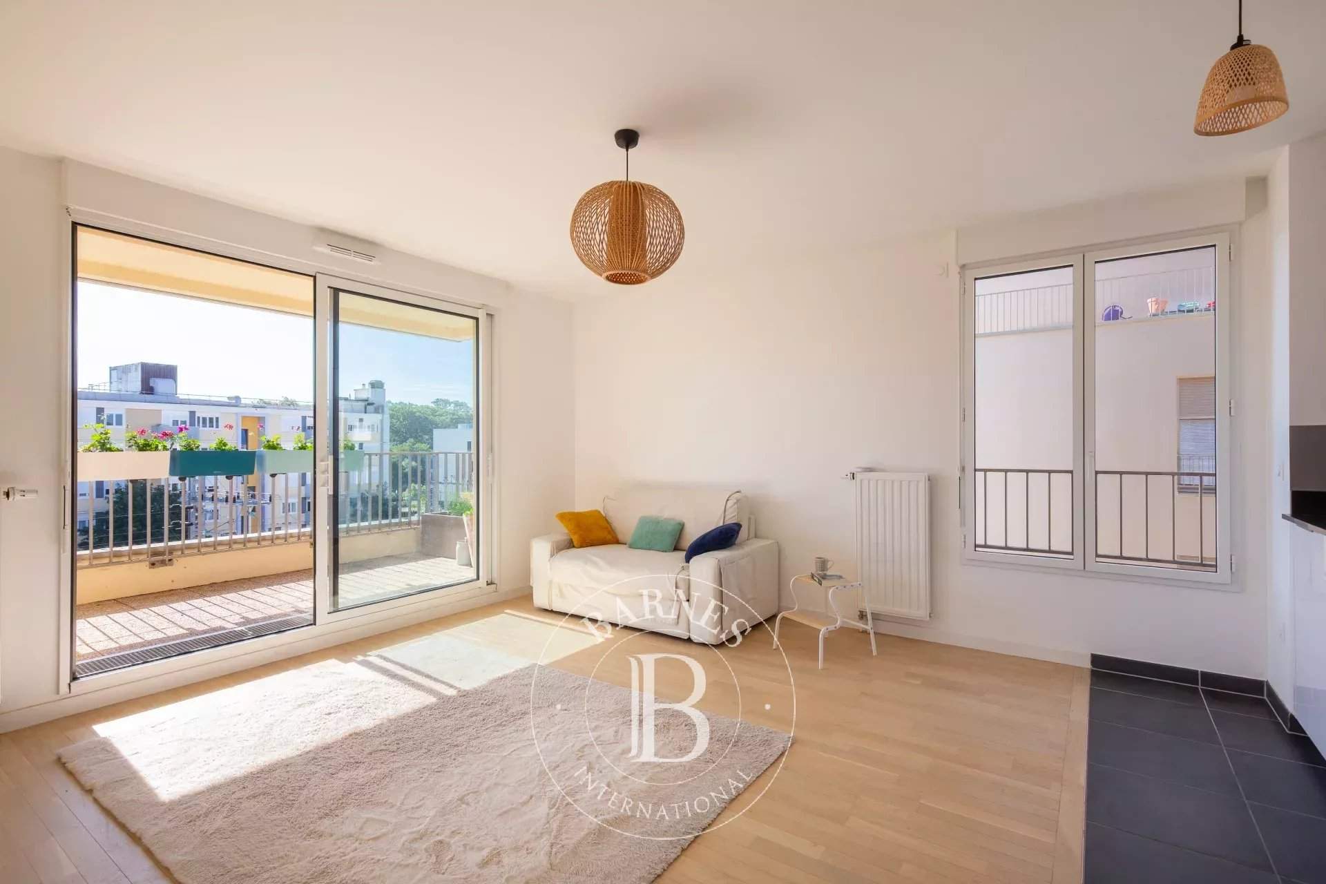 Saint-Germain-en-Laye  - Apartment 2 Bedrooms - picture 1