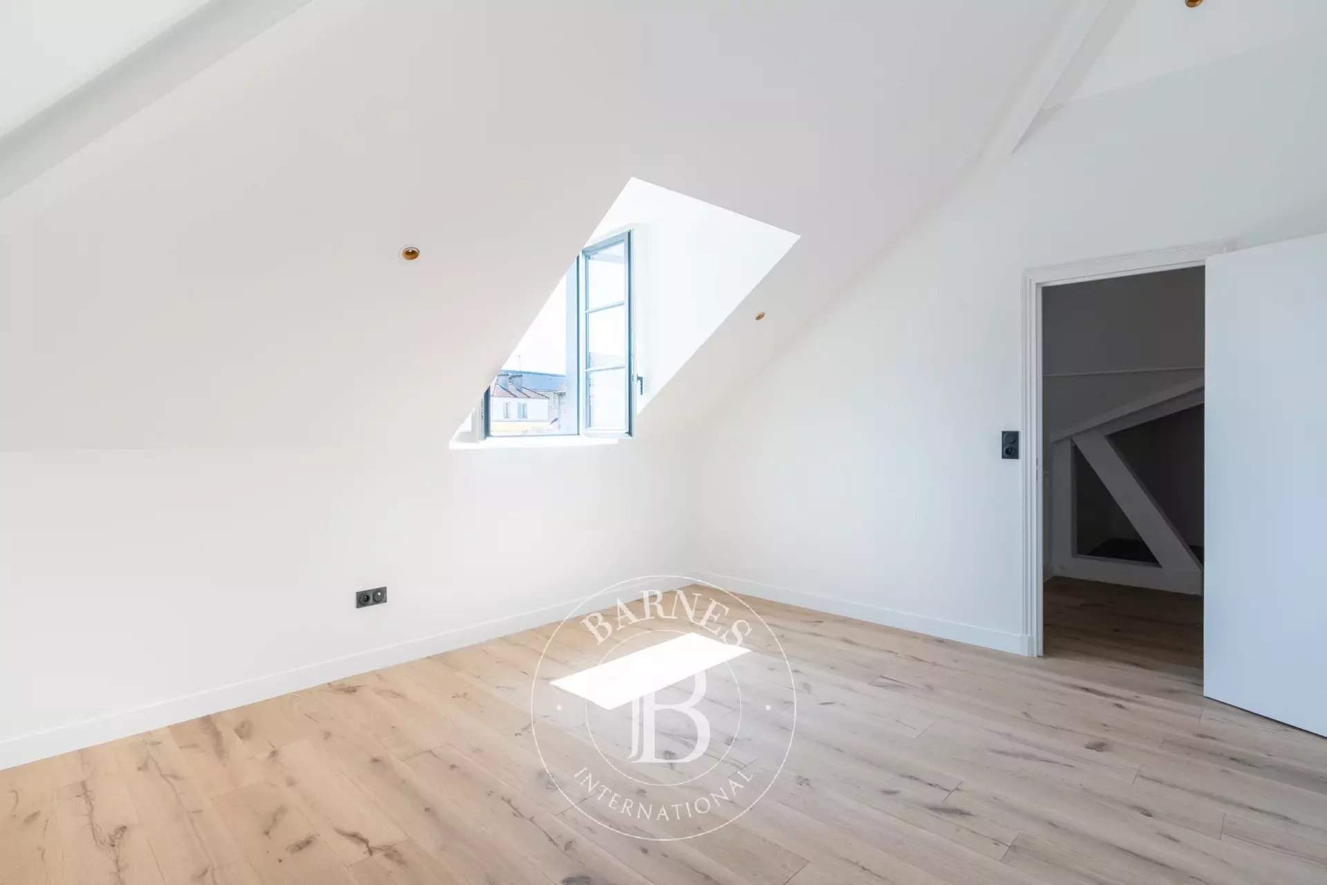 Saint-Germain-en-Laye  - Appartement 5 Pièces 3 Chambres - picture 12