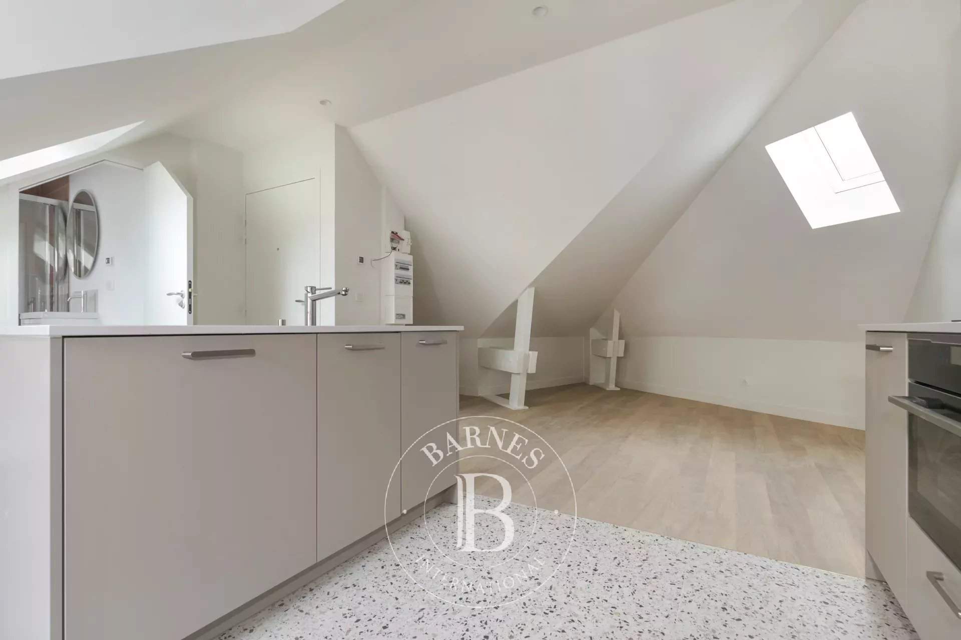 Saint-Germain-en-Laye  - Appartement 2 Pièces, 1 Chambre - picture 2