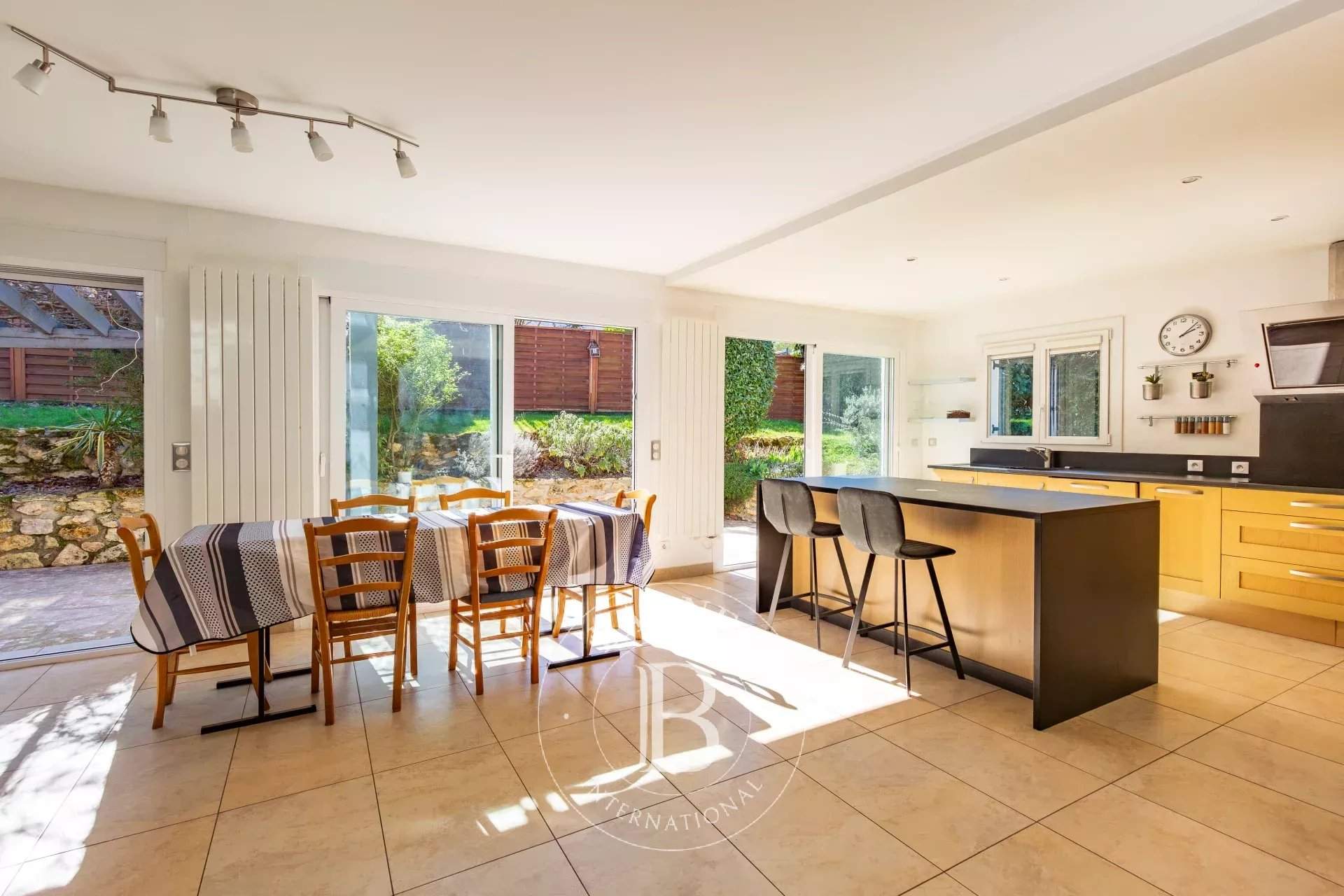 Mareil-Marly  - Maison 9 Pi&egrave;ces 5 Chambres - picture 2