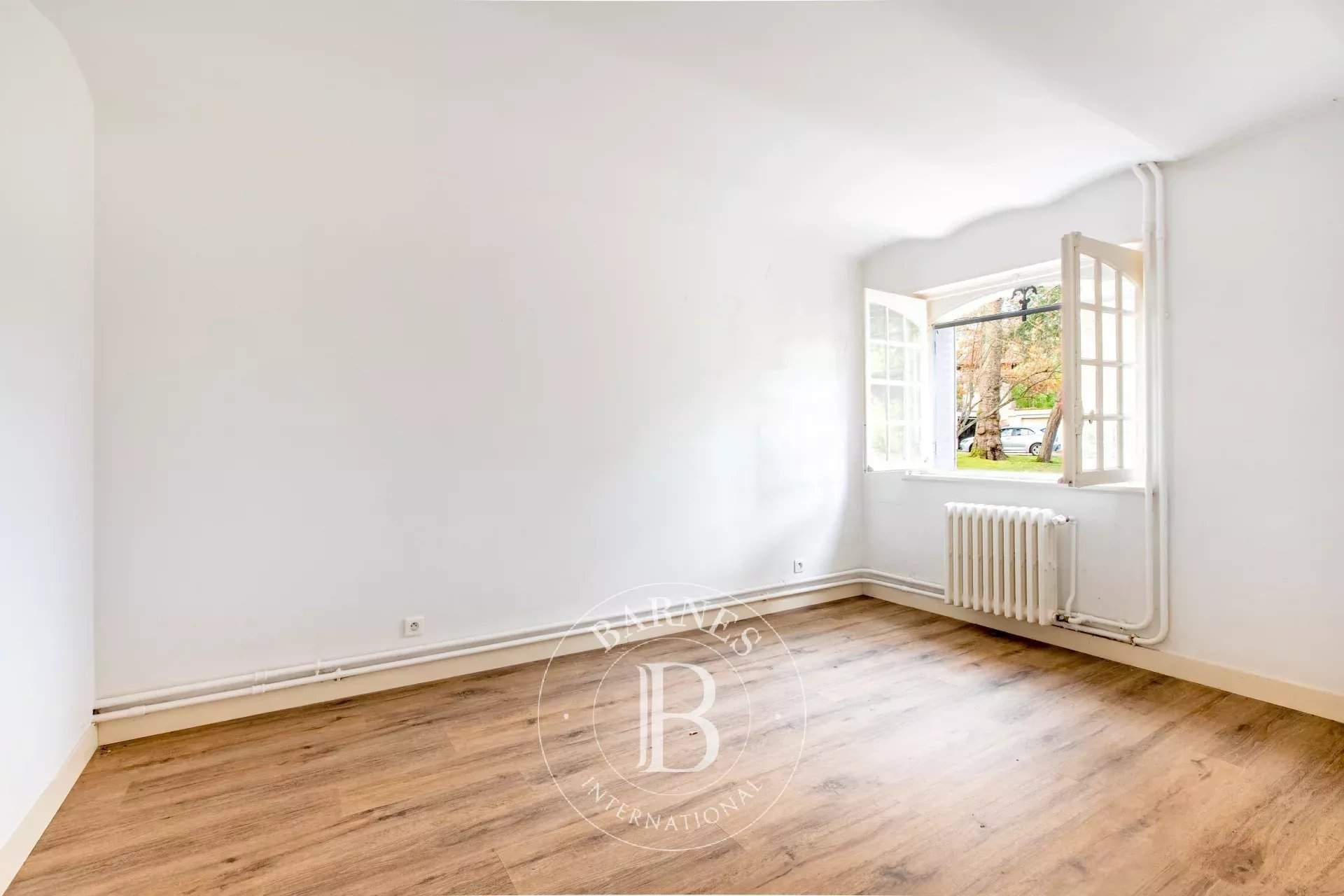 Le Vésinet  - Appartement 5 Pièces 2 Chambres - picture 8