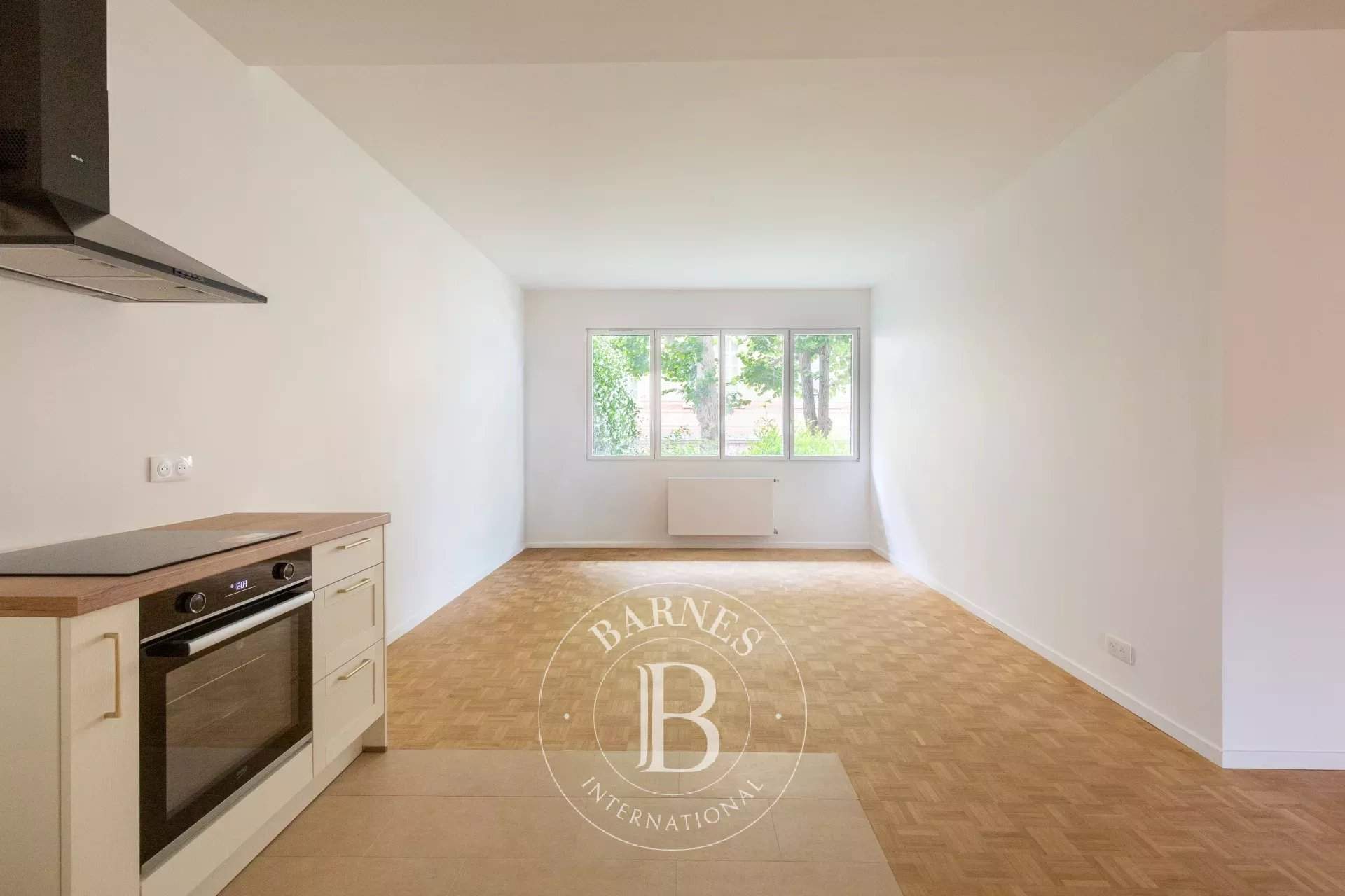 Saint-Germain-en-Laye  - Appartement 3 Pi&egrave;ces 2 Chambres - picture 2