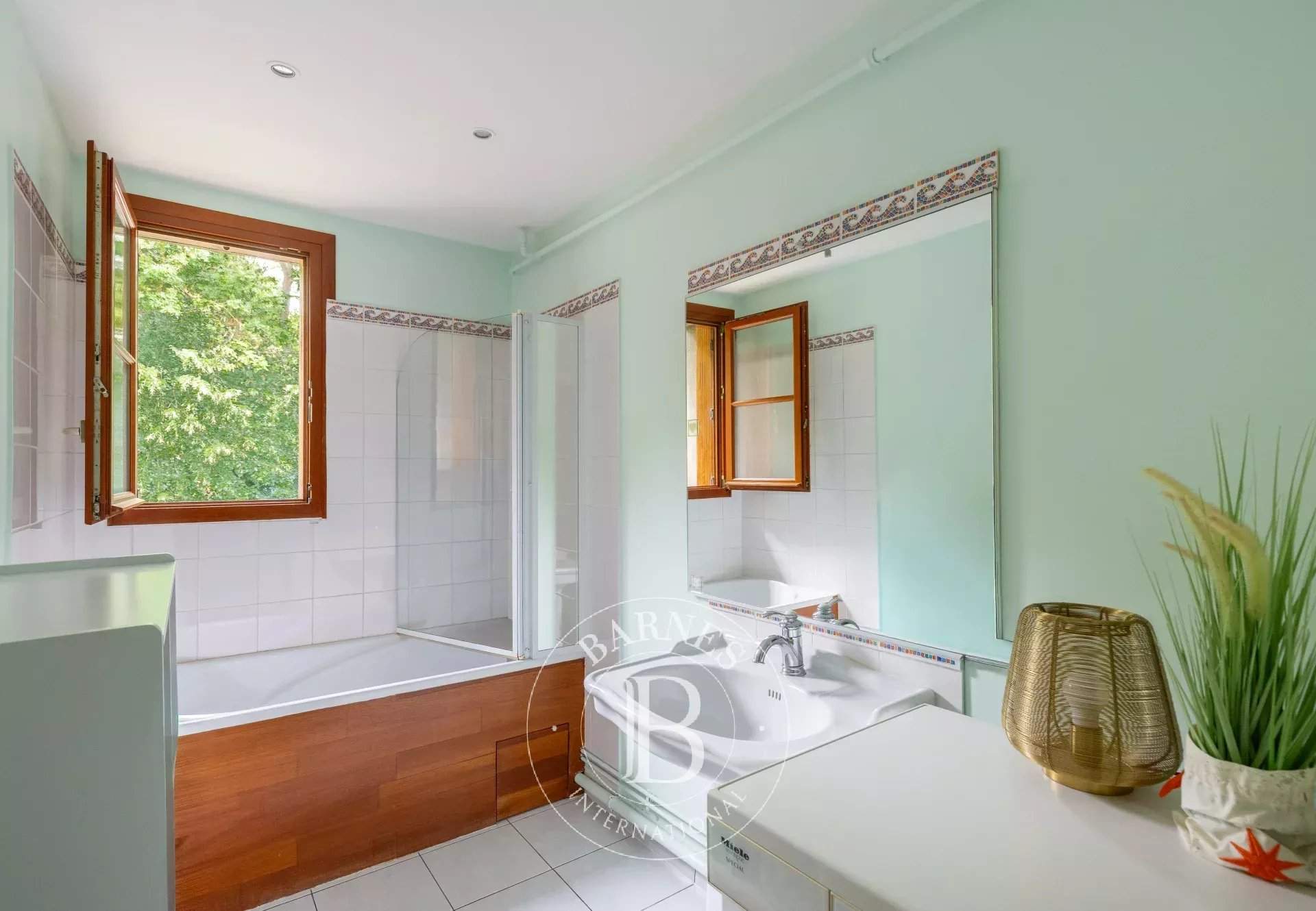 Saint-Germain-en-Laye  - Appartement 3 Pi&egrave;ces 2 Chambres - picture 8