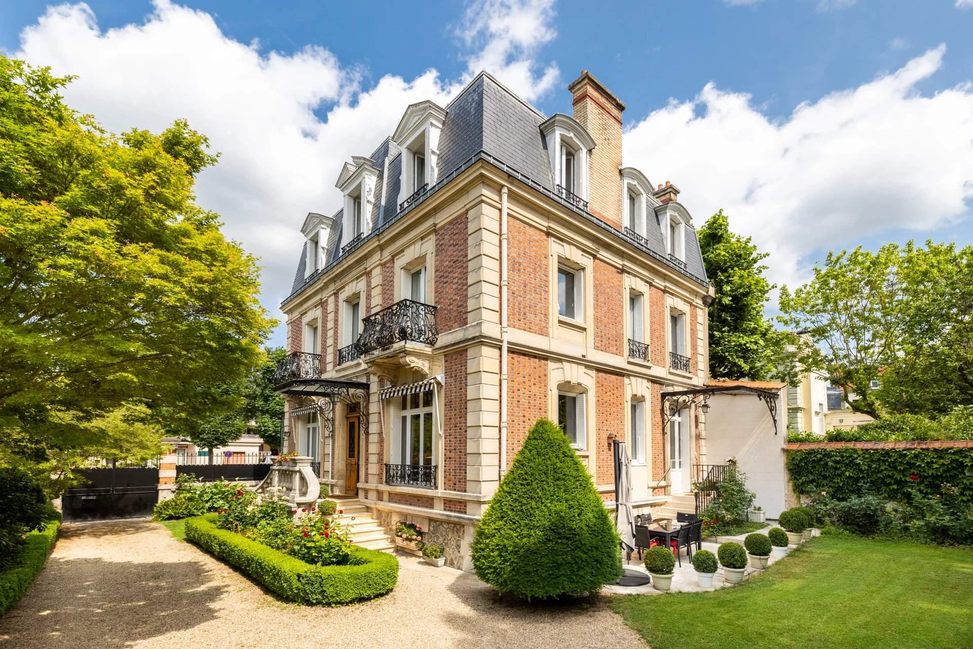 Saint-Germain-en-Laye  - House 7 Bedrooms - picture 1