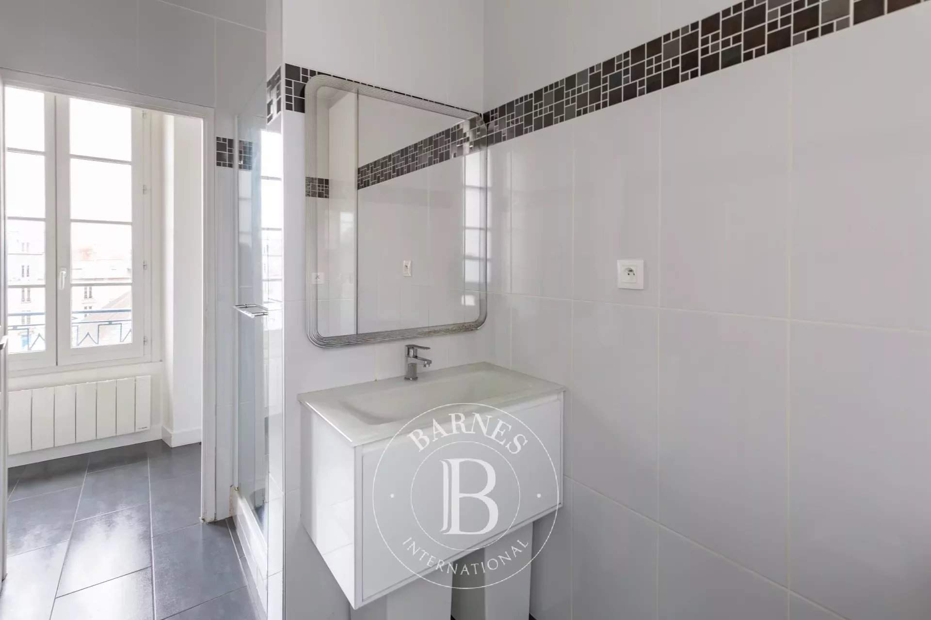 Saint-Germain-en-Laye  - Appartement 3 Pi&egrave;ces 2 Chambres - picture 8