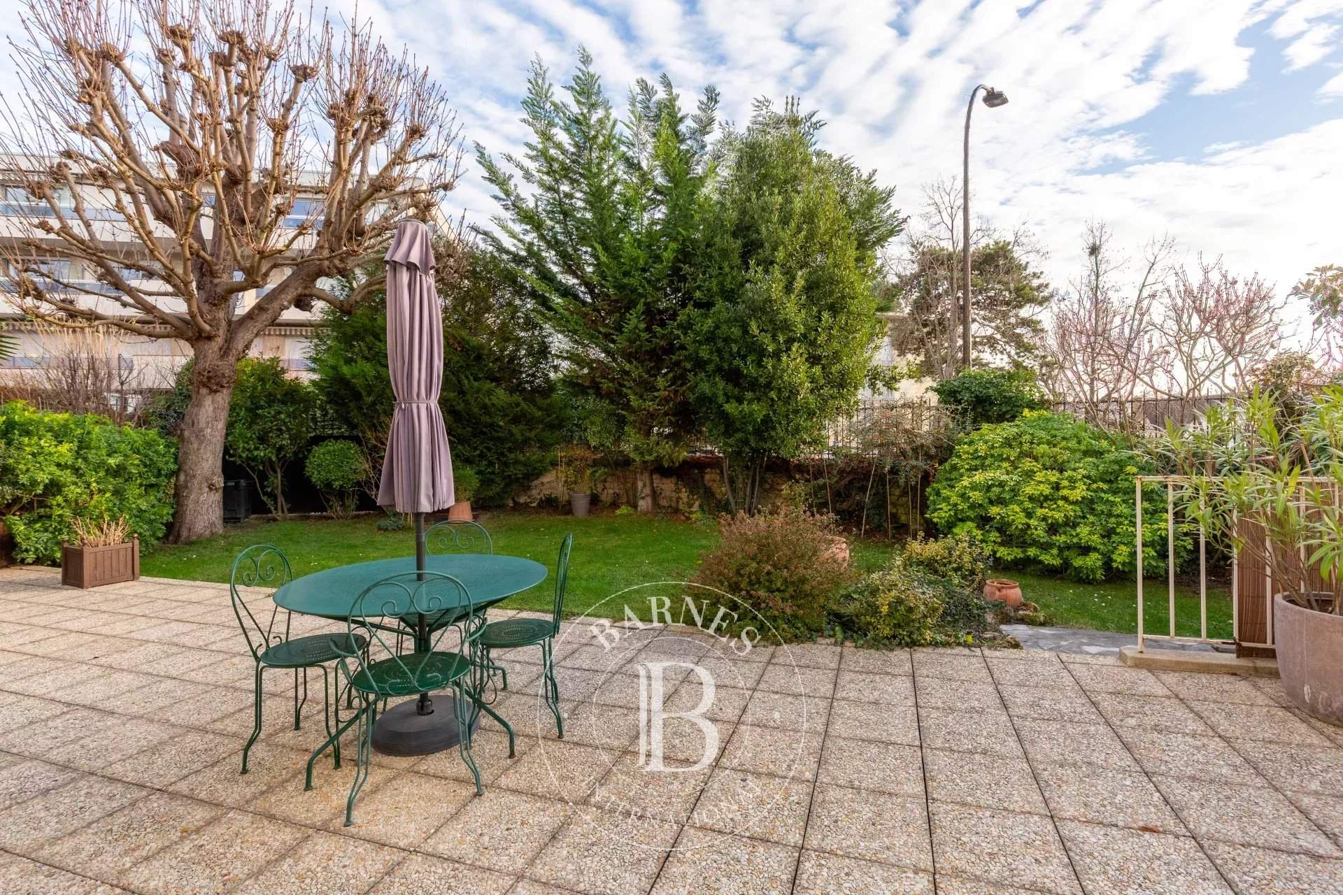 Saint-Germain-en-Laye  - Apartment 2 Bedrooms - picture 1