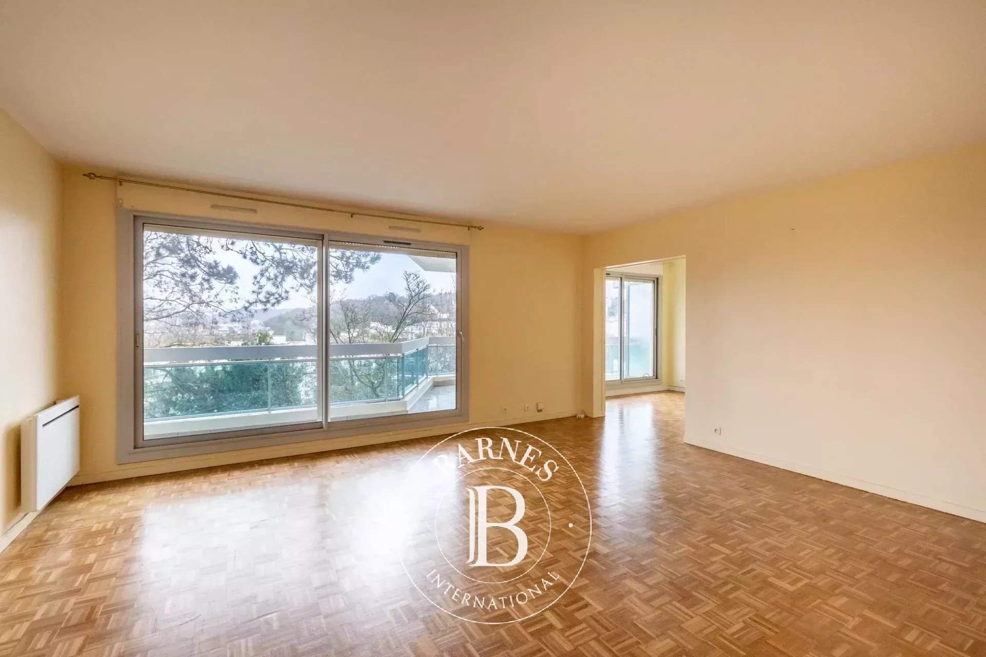 Saint-Germain-en-Laye  - Appartement 4 Pi&egrave;ces 2 Chambres - picture 1