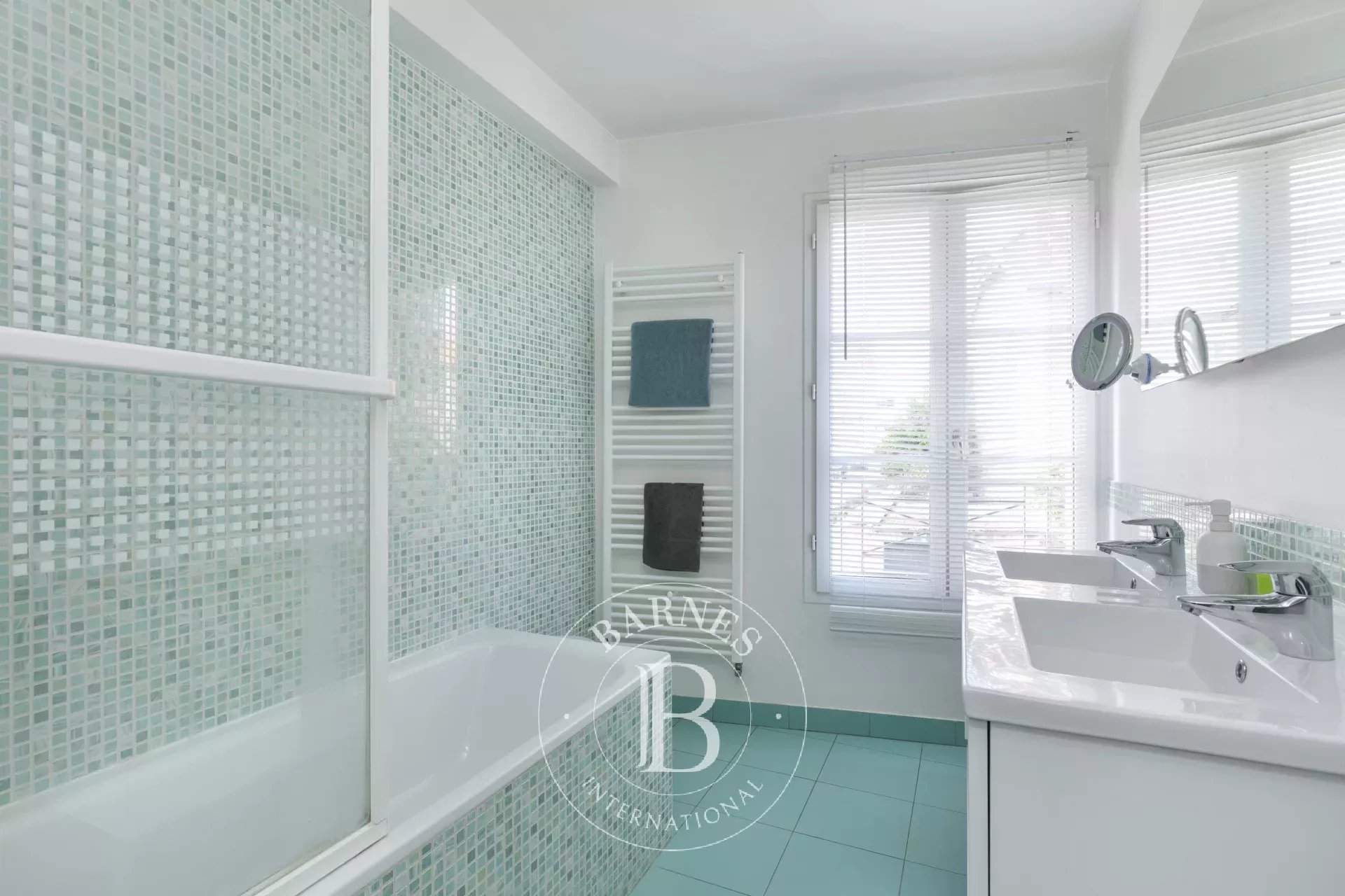 Saint-Germain-en-Laye  - Maison 5 Pi&egrave;ces 3 Chambres - picture 12