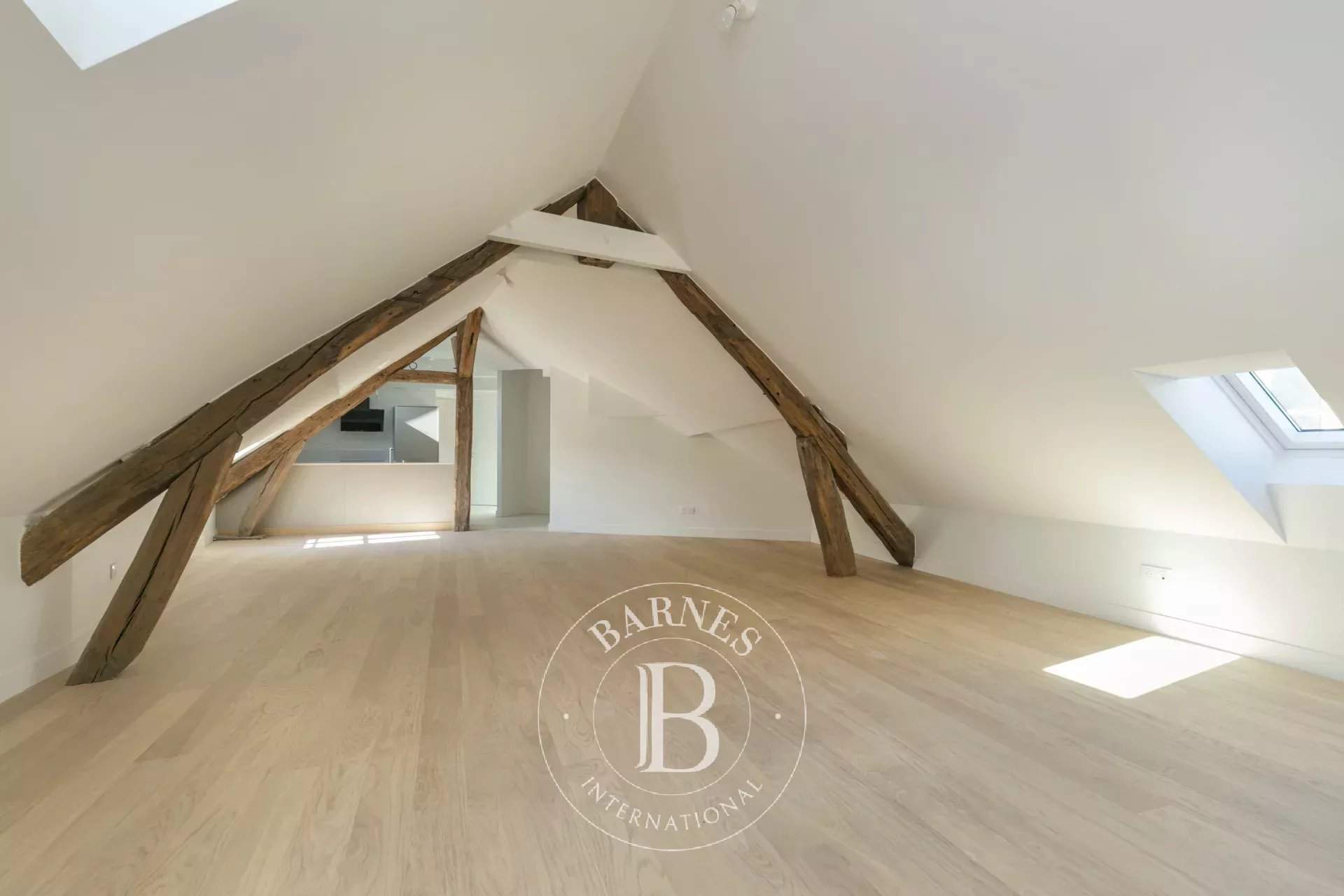 Saint-Germain-en-Laye  - Appartement 3 Pièces 2 Chambres - picture 2