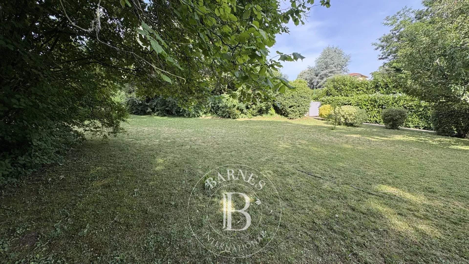 Saint-Germain-en-Laye  - Terrain constructible  - picture 1