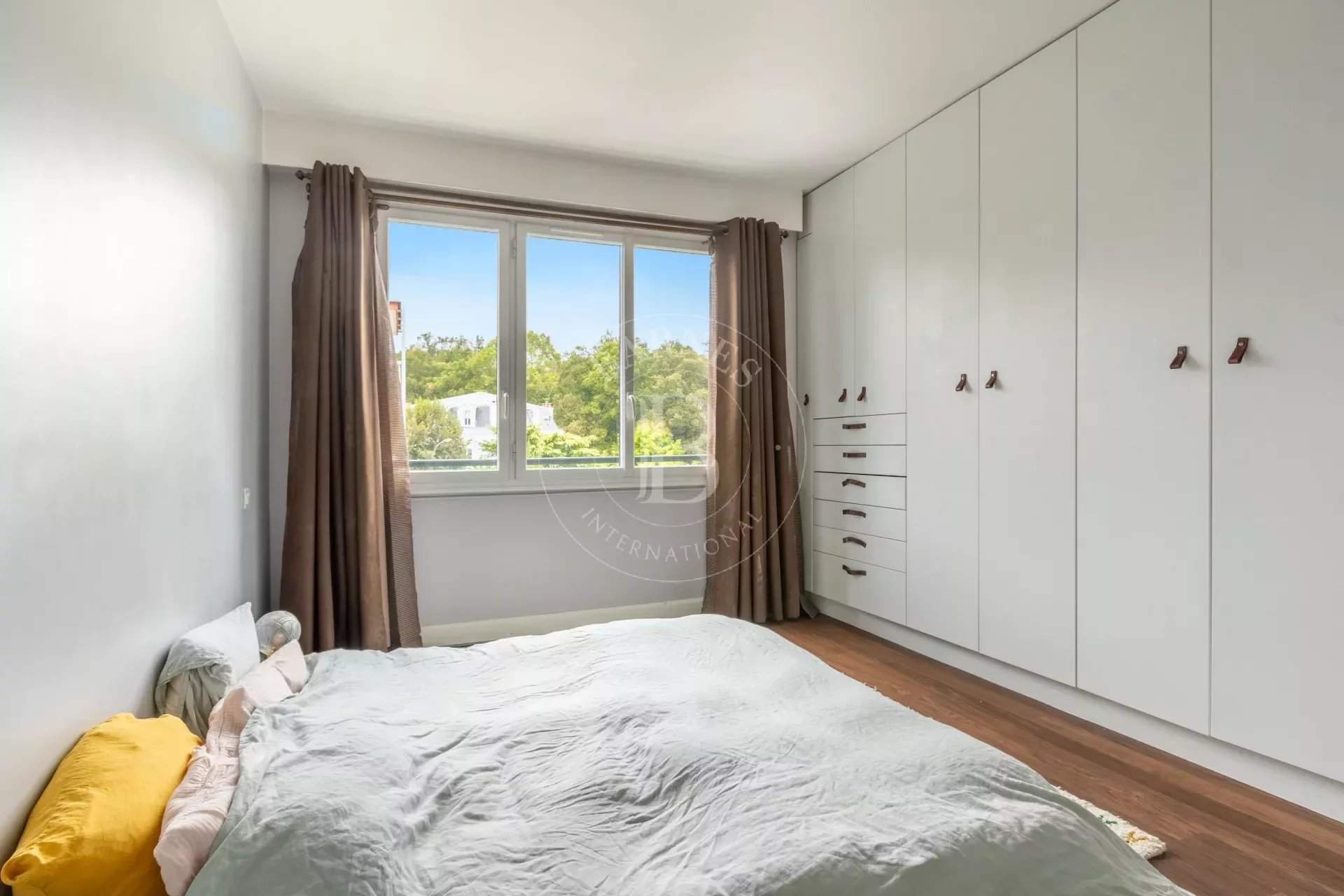 Saint-Germain-en-Laye  - Appartement 4 Pièces 2 Chambres - picture 4