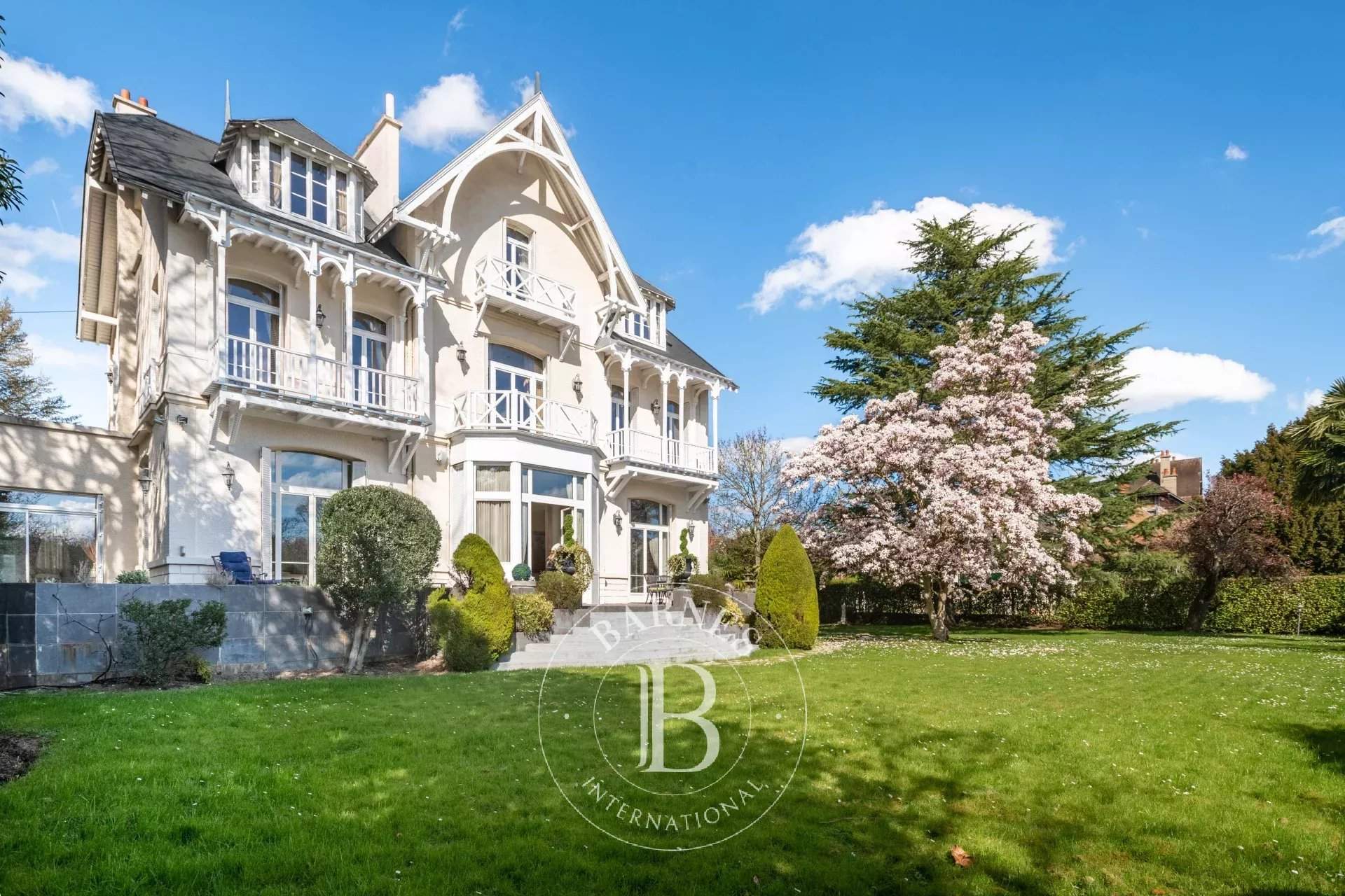 Croissy-sur-Seine  - Propriété 11 Pi&egrave;ces 5 Chambres - picture 1