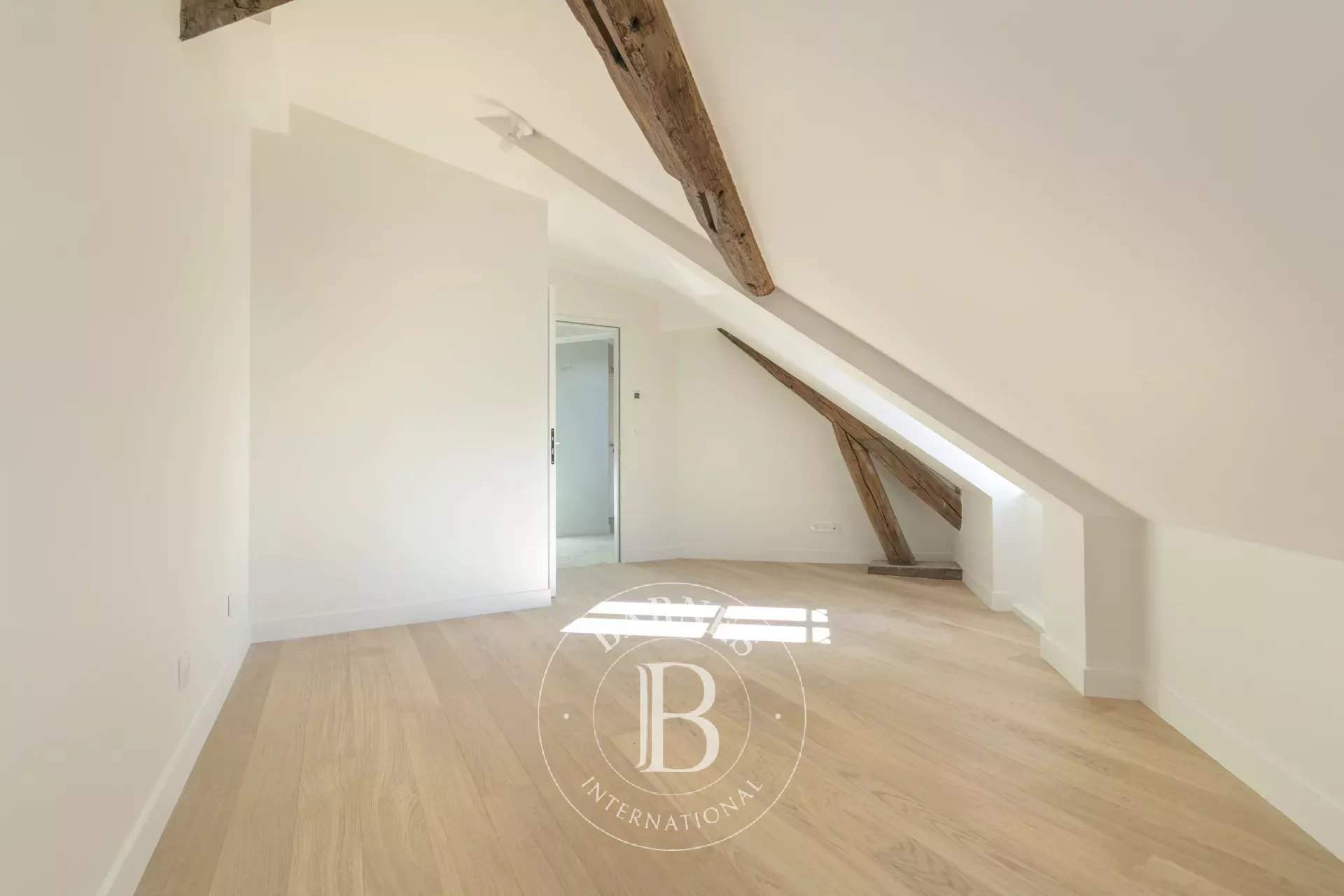 Saint-Germain-en-Laye  - Appartement 3 Pièces 2 Chambres - picture 8