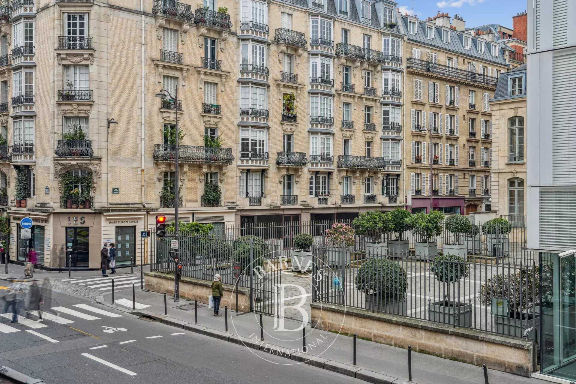 Paris  - Appartement 3 Pièces 2 Chambres