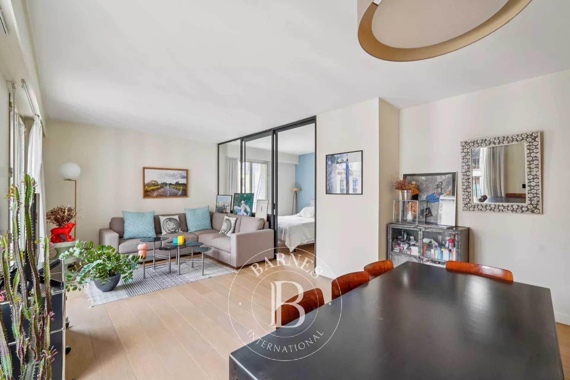 Paris  - Appartement 2 Pièces, 1 Chambre