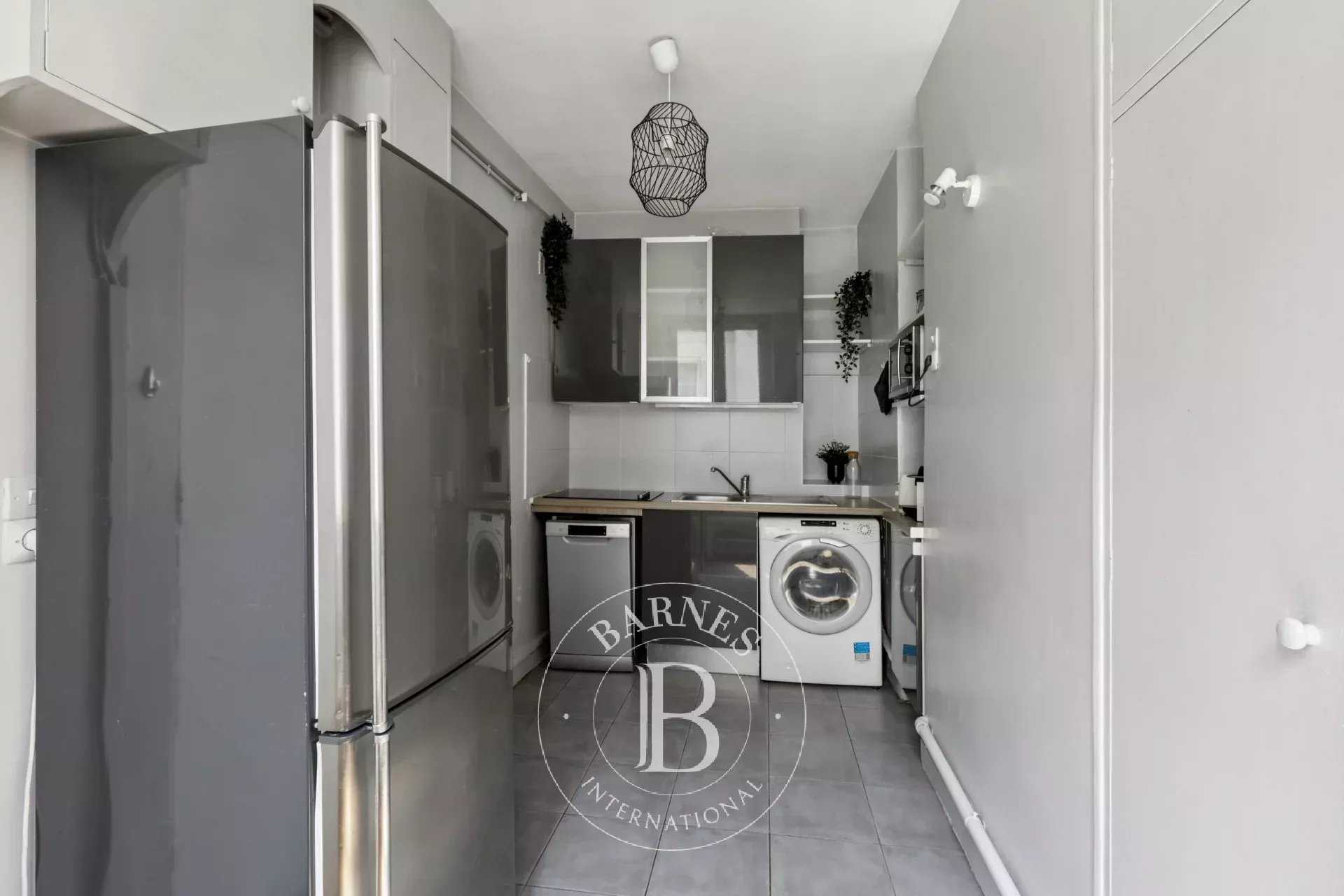 Paris  - Appartement 2 Pièces, 1 Chambre