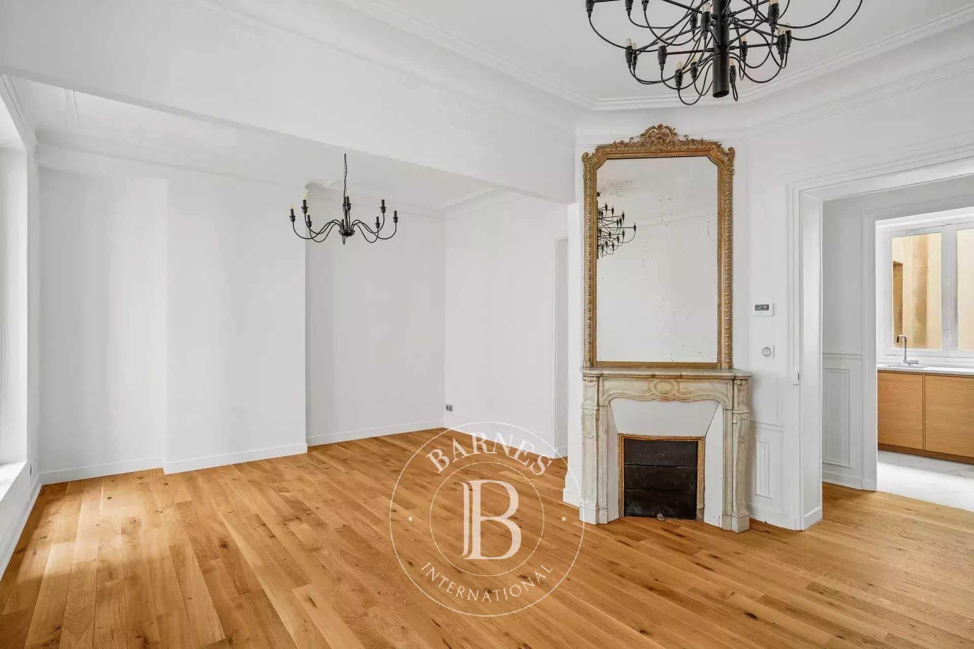 Paris  - Appartement 3 Pi&egrave;ces 2 Chambres