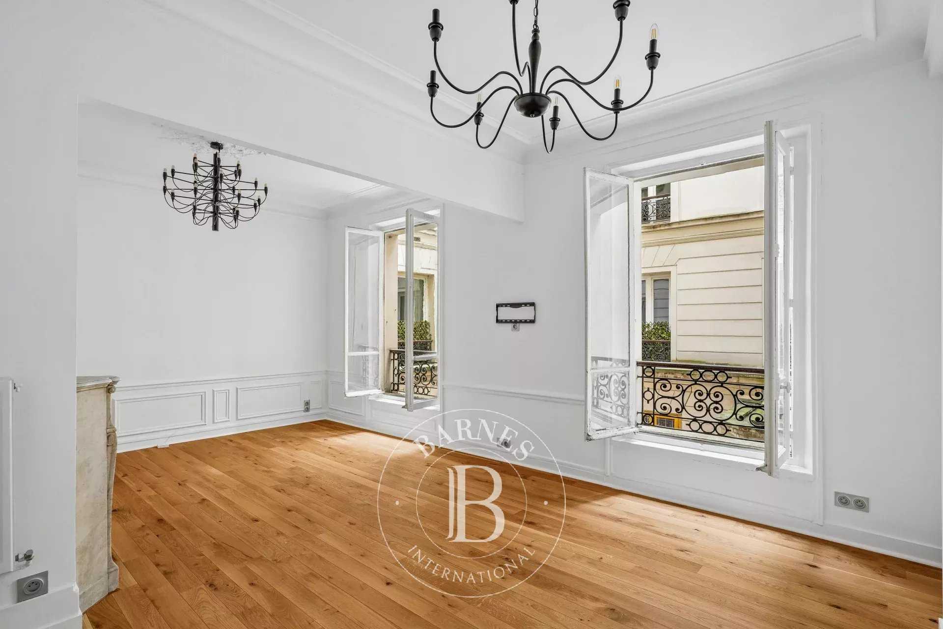 Paris  - Appartement 3 Pi&egrave;ces 2 Chambres