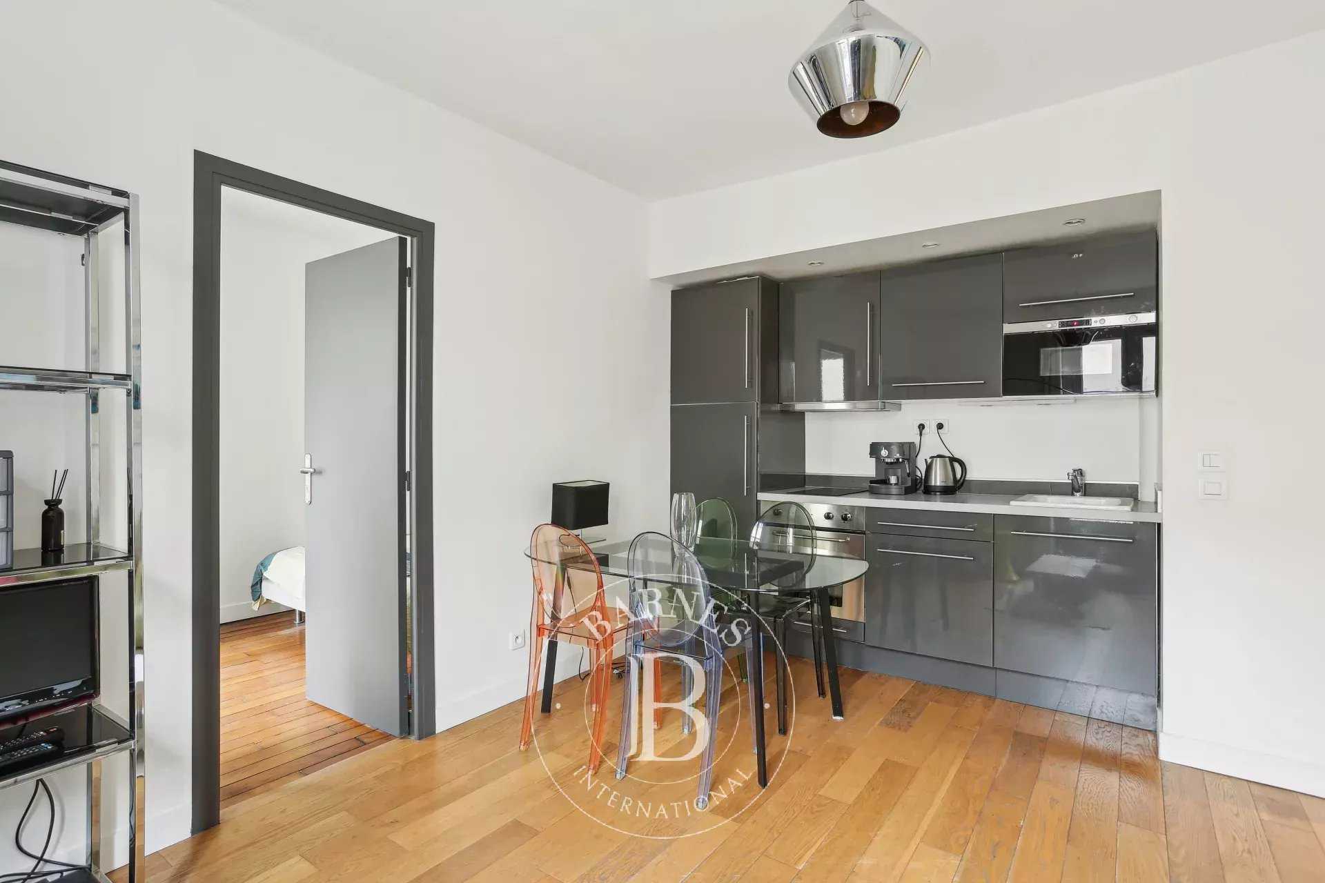 Paris  - Appartement 2 Pièces, 1 Chambre