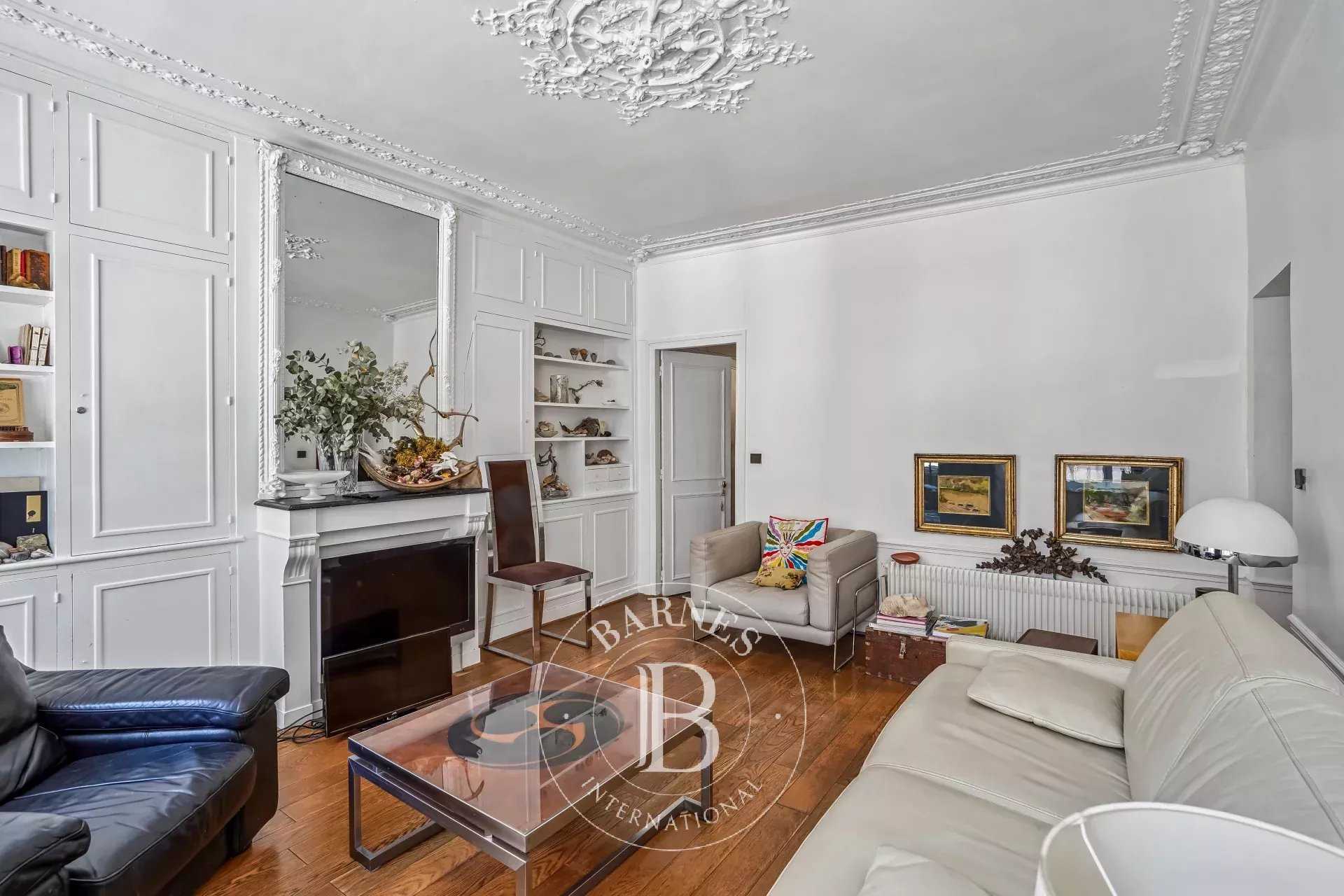 Paris  - Appartement 3 Pi&egrave;ces 2 Chambres