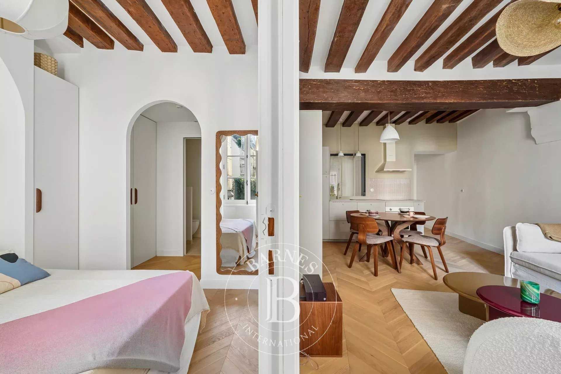 Paris  - Appartement 3 Pi&egrave;ces 2 Chambres