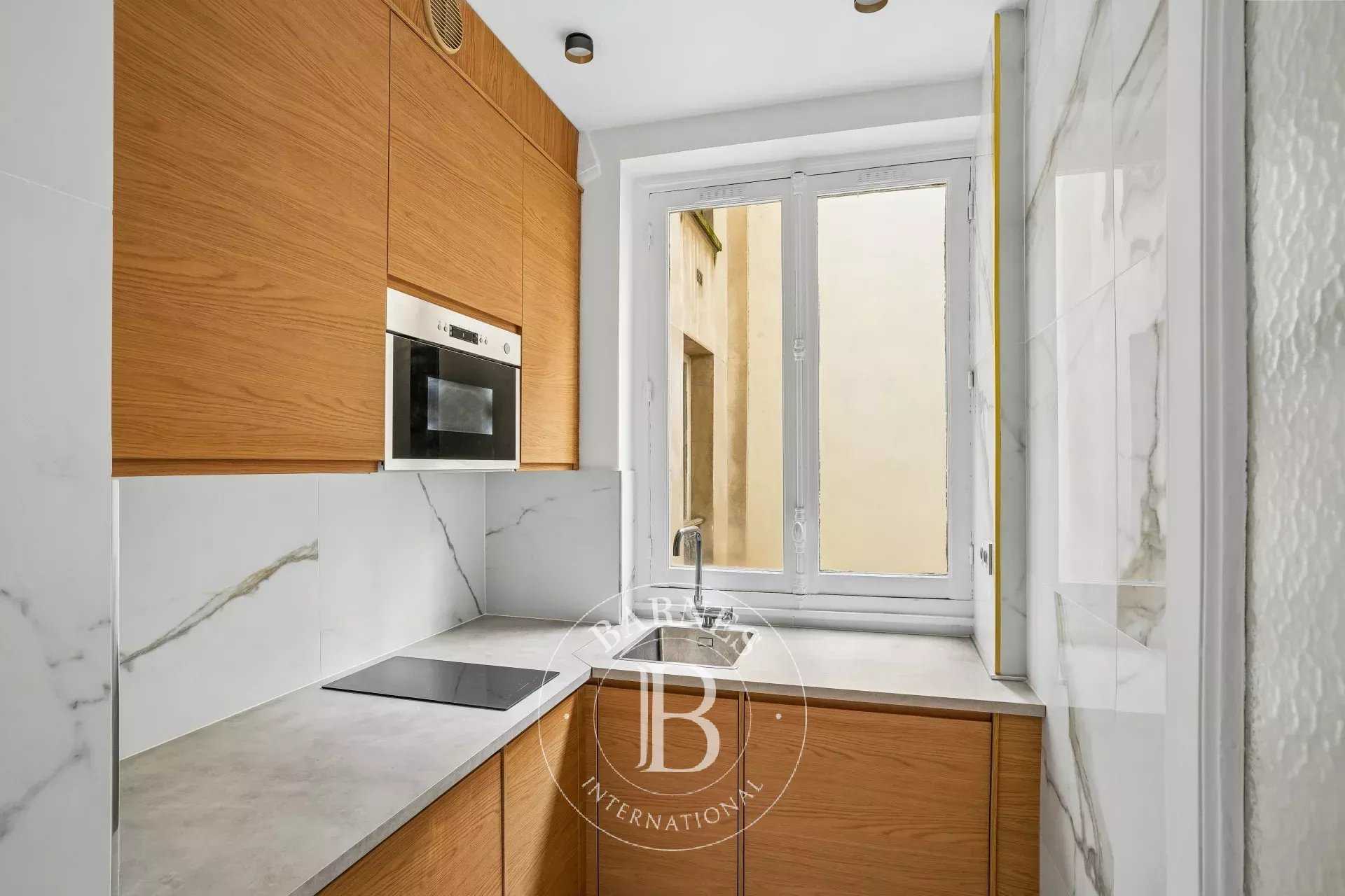 Paris  - Appartement 3 Pi&egrave;ces 2 Chambres