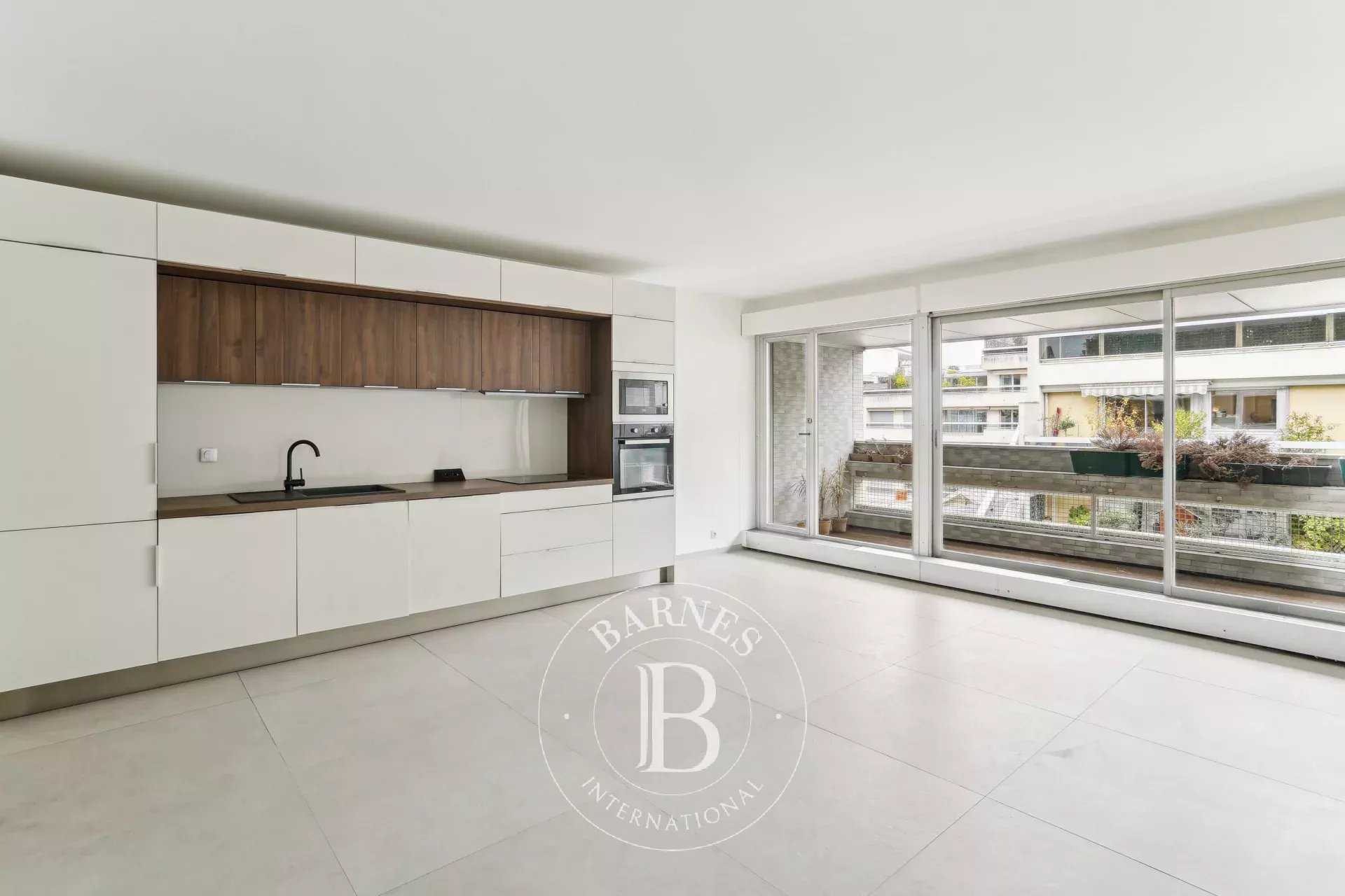 Paris  - Appartement 3 Pièces, 1 Chambre